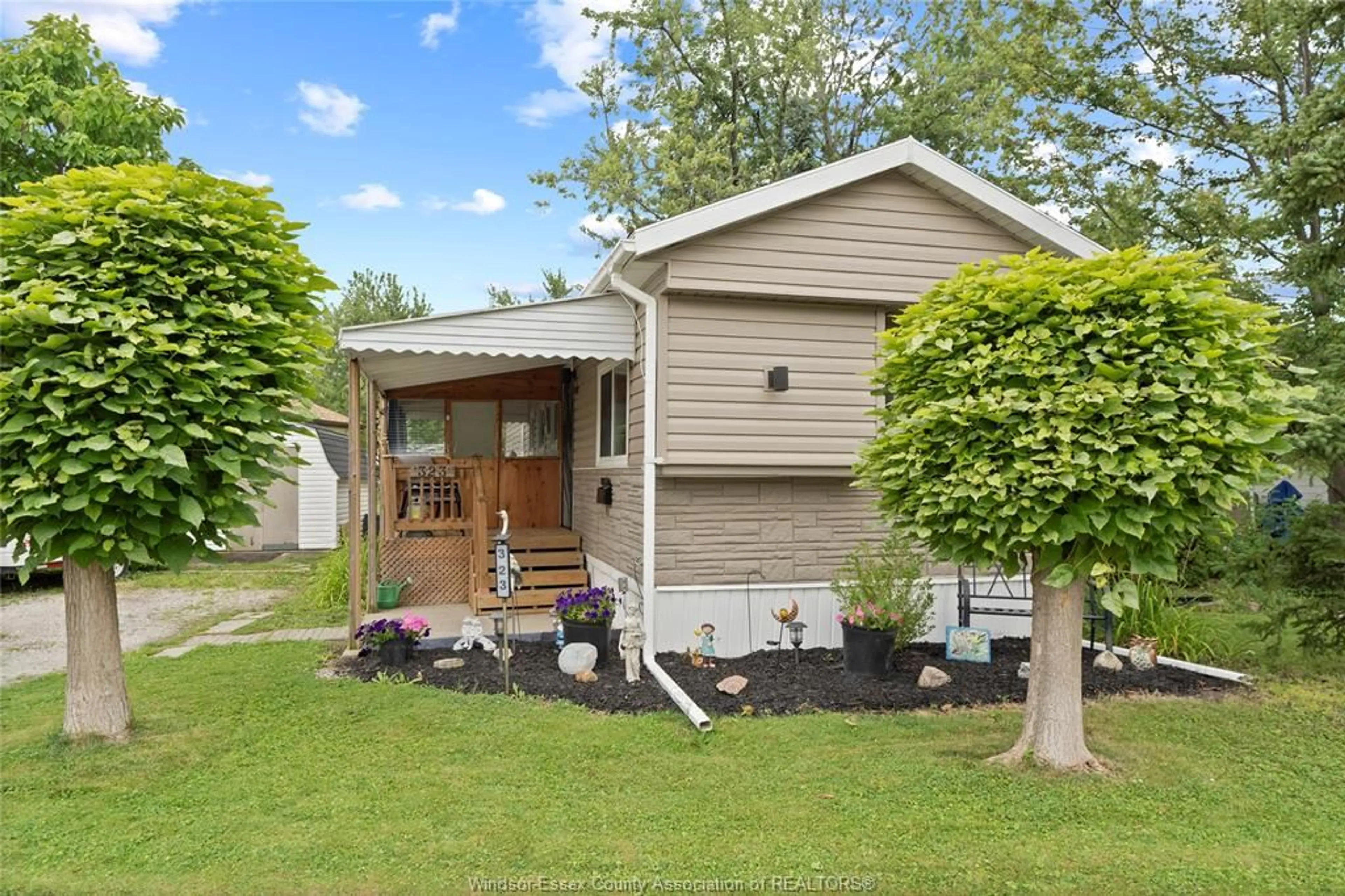 Frontside or backside of a home, cottage for 323 BEVERLY, Essex Ontario N8M 2C1