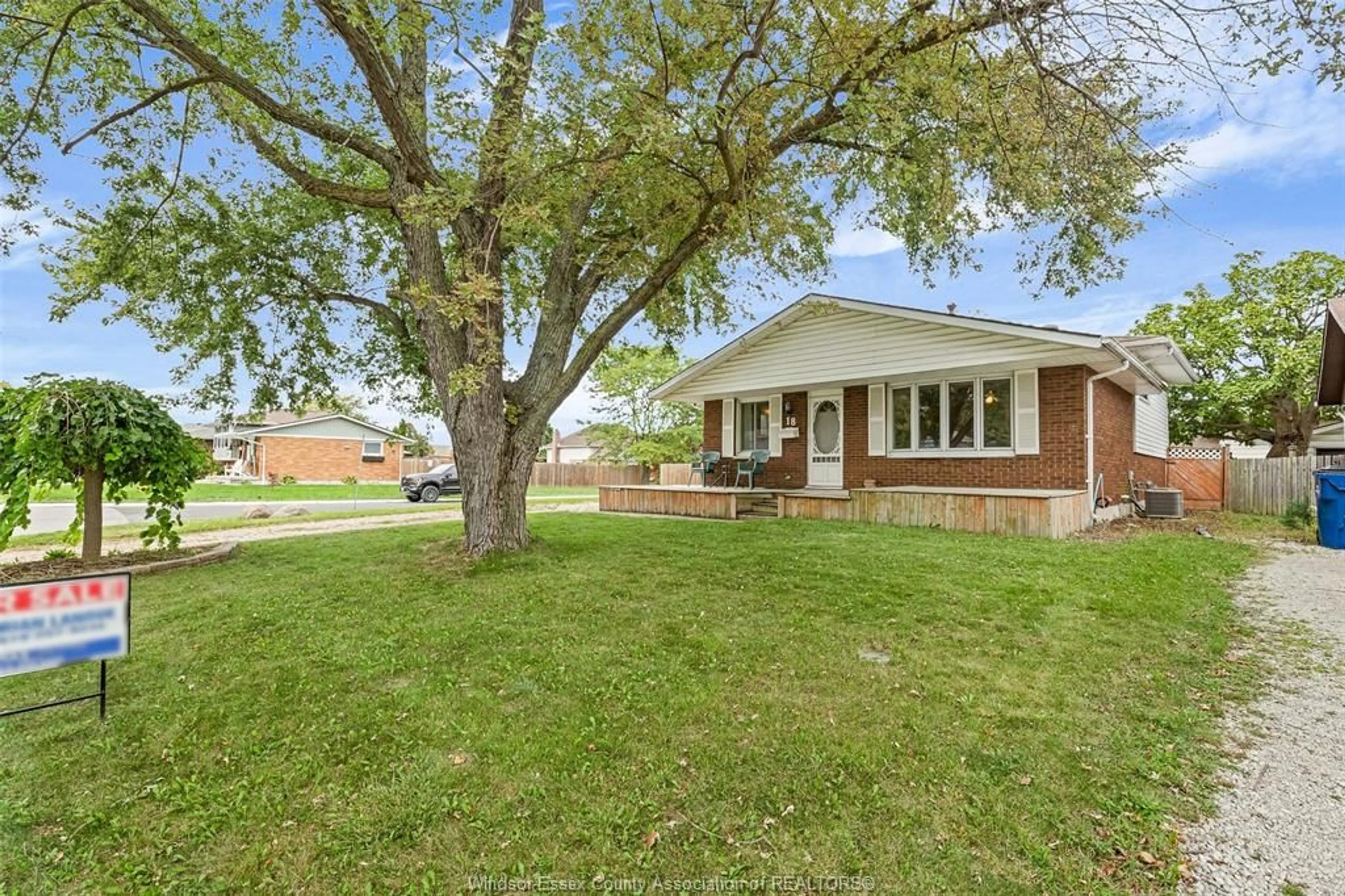 A pic from exterior of the house or condo, the street view for 18 PEARL St, Tilbury Ontario N0P 2L0