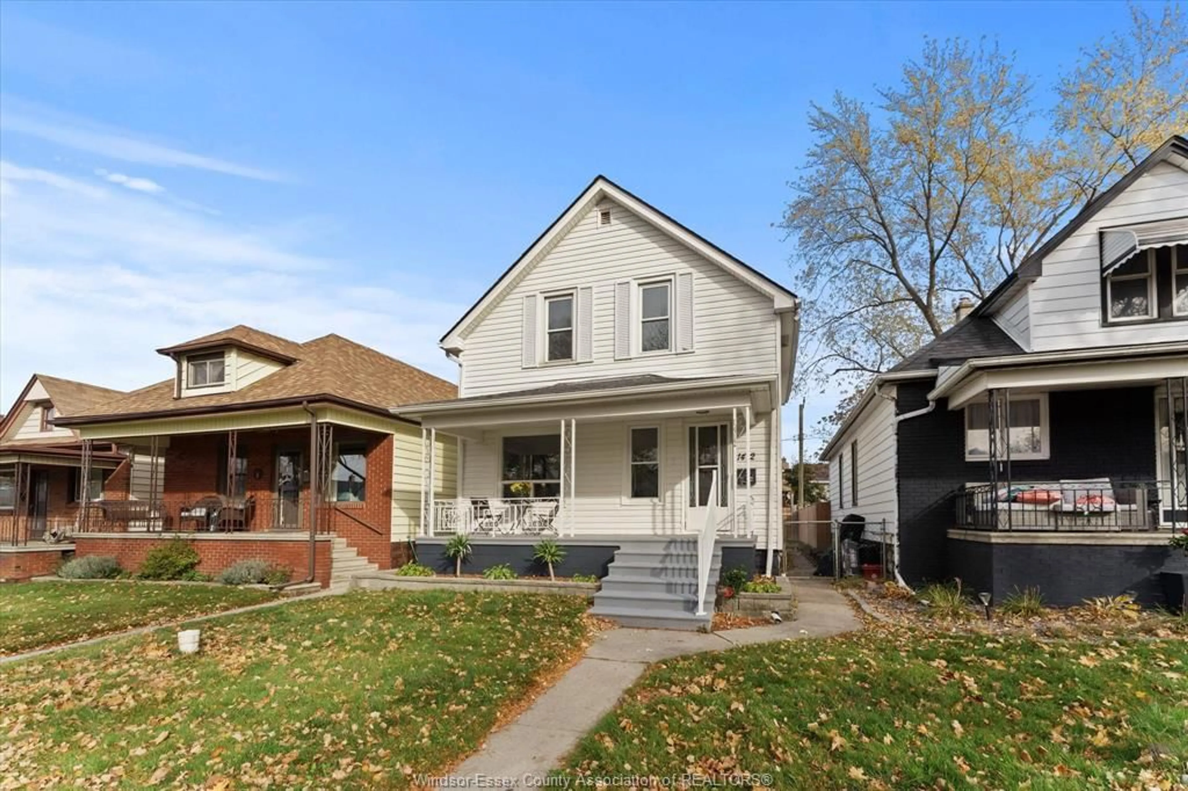 Frontside or backside of a home, the street view for 1412 LINCOLN Rd, Windsor Ontario N8Y 2J1