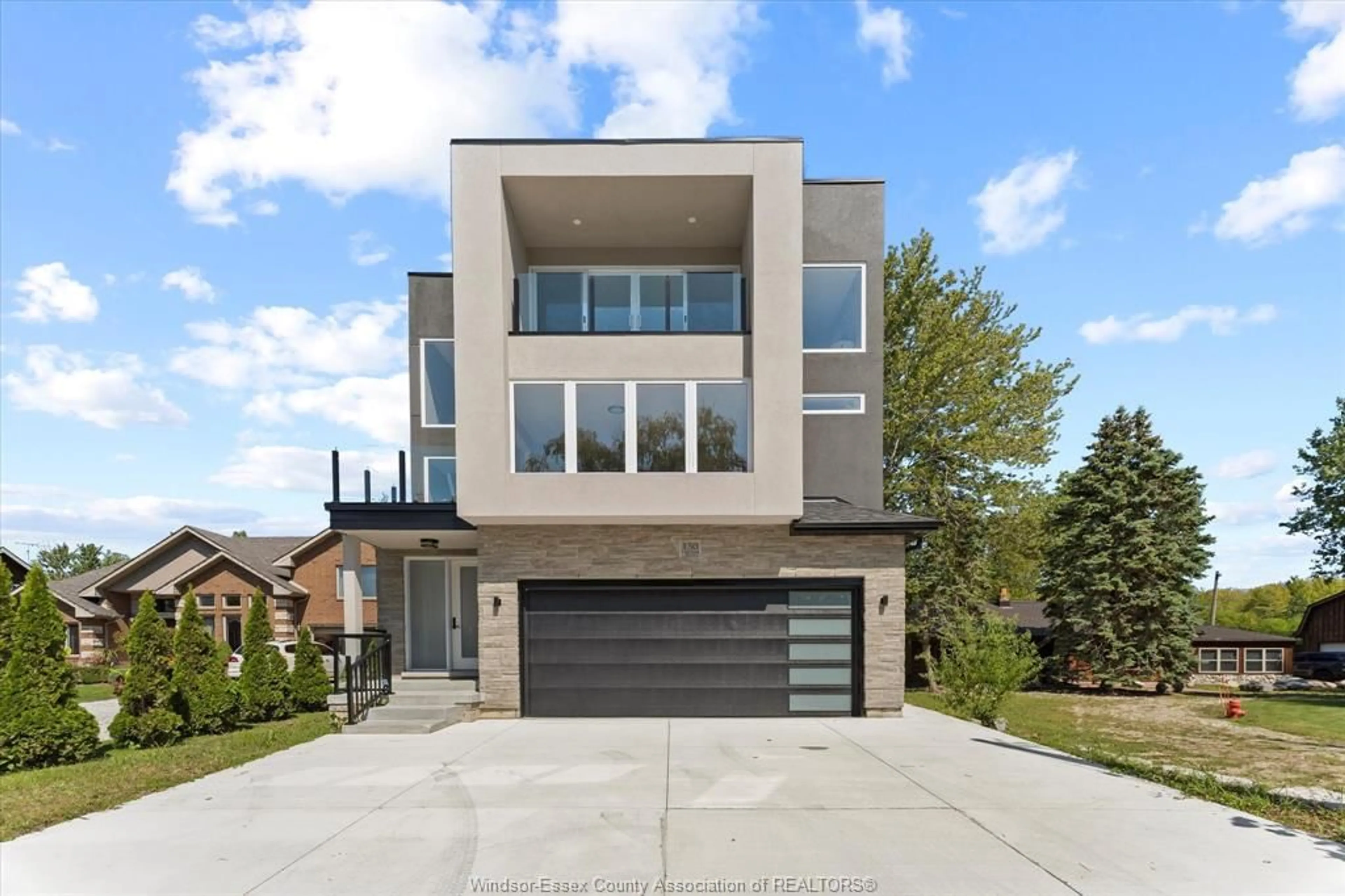 Frontside or backside of a home, the street view for 150 LAKEWOOD Dr, Amherstburg Ontario N9V 2Y8