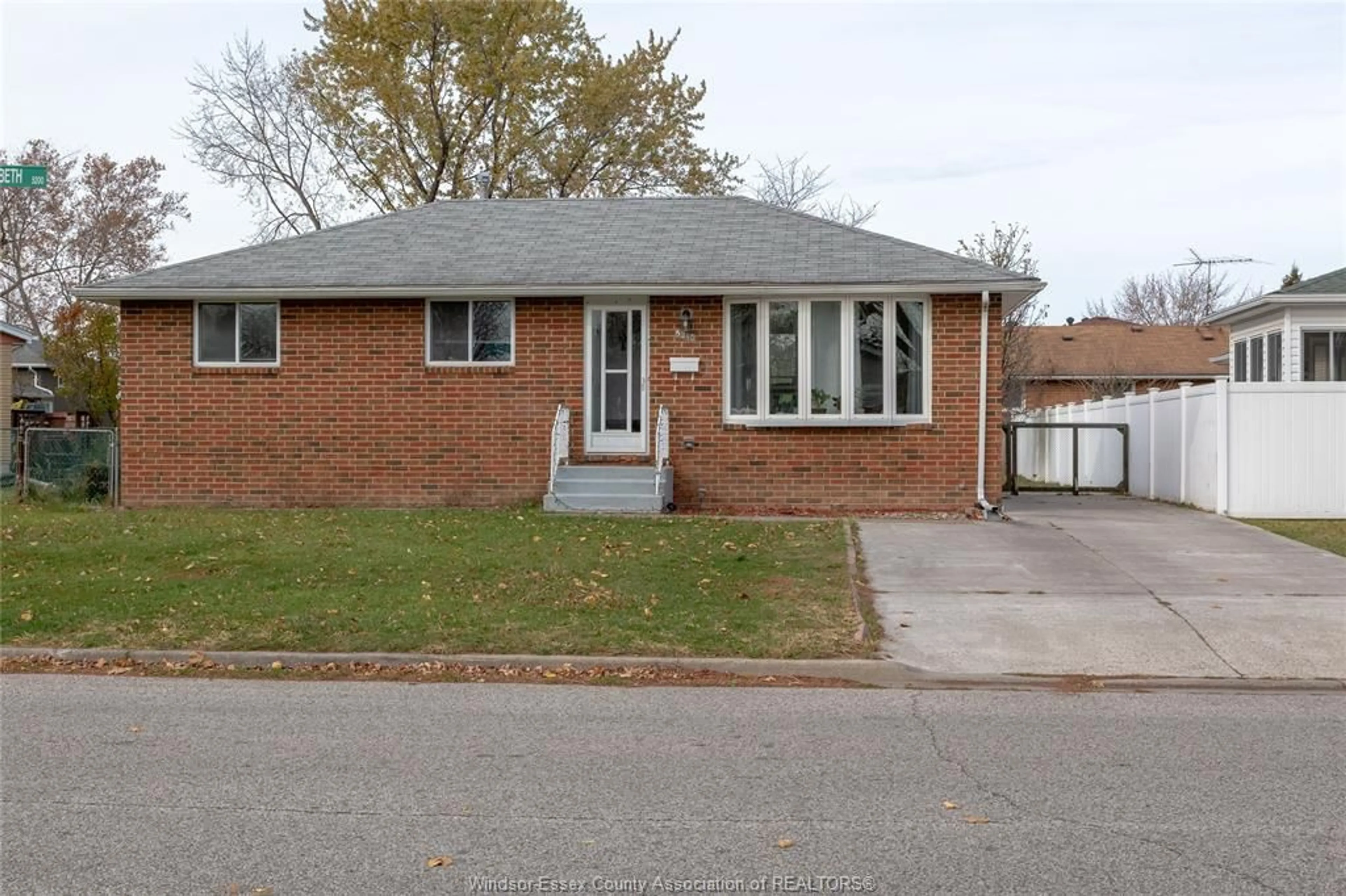 Home with brick exterior material for 5210 QUEEN ELIZABETH, Windsor Ontario N8T 1N3