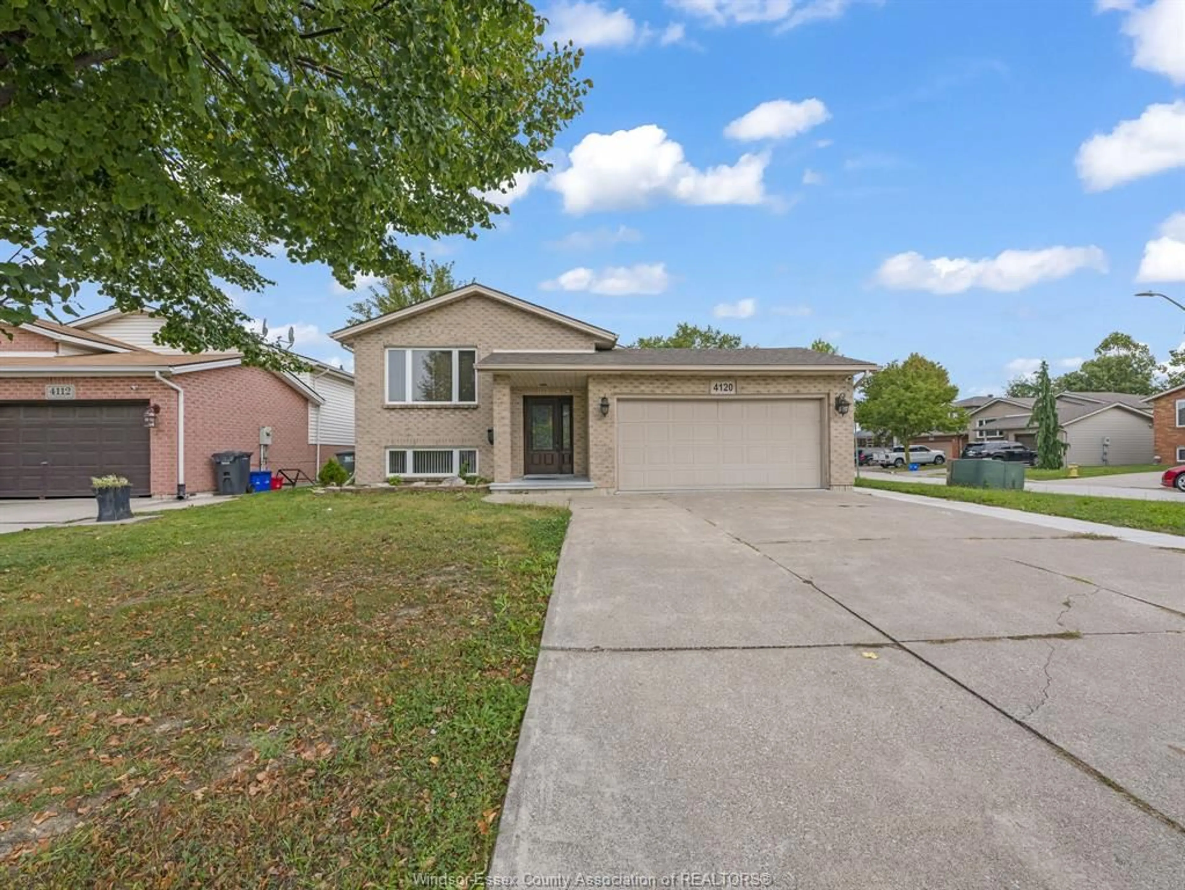 Frontside or backside of a home, the street view for 4120 ANTHONY Crt, Windsor Ontario N8W 5S9