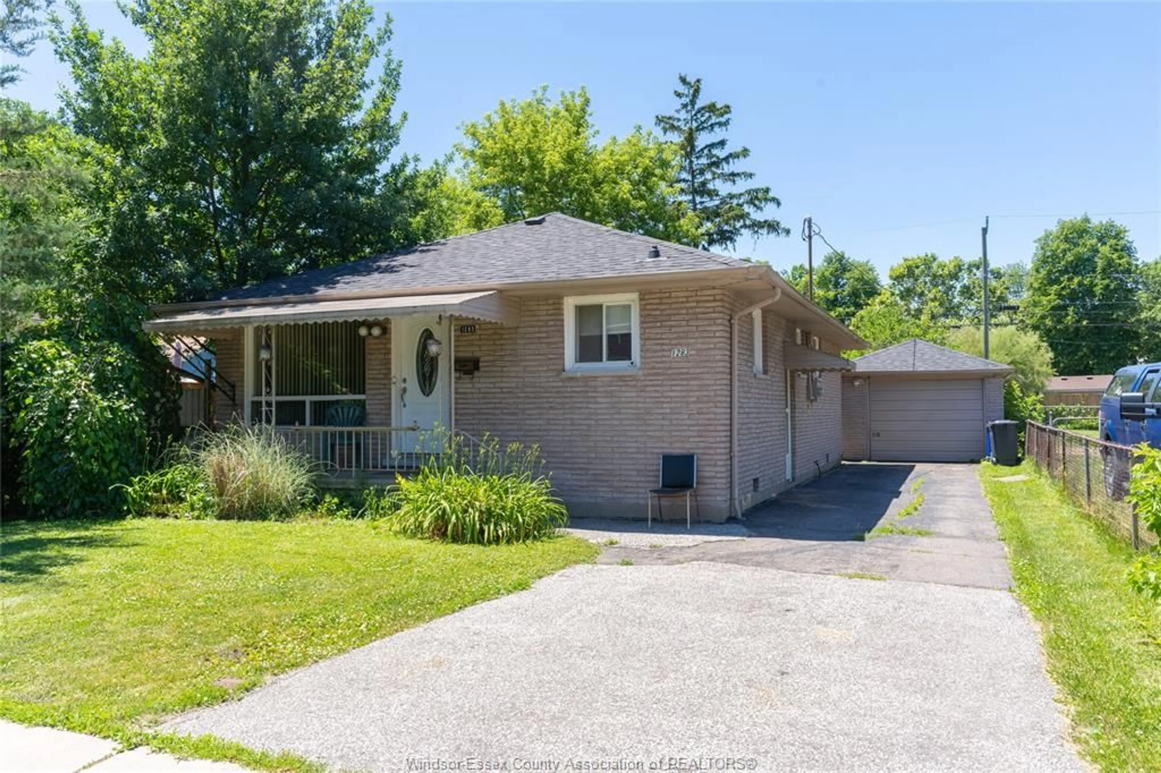 Frontside or backside of a home, cottage for 1283 AUBIN Rd, Windsor Ontario N8Y 4E4