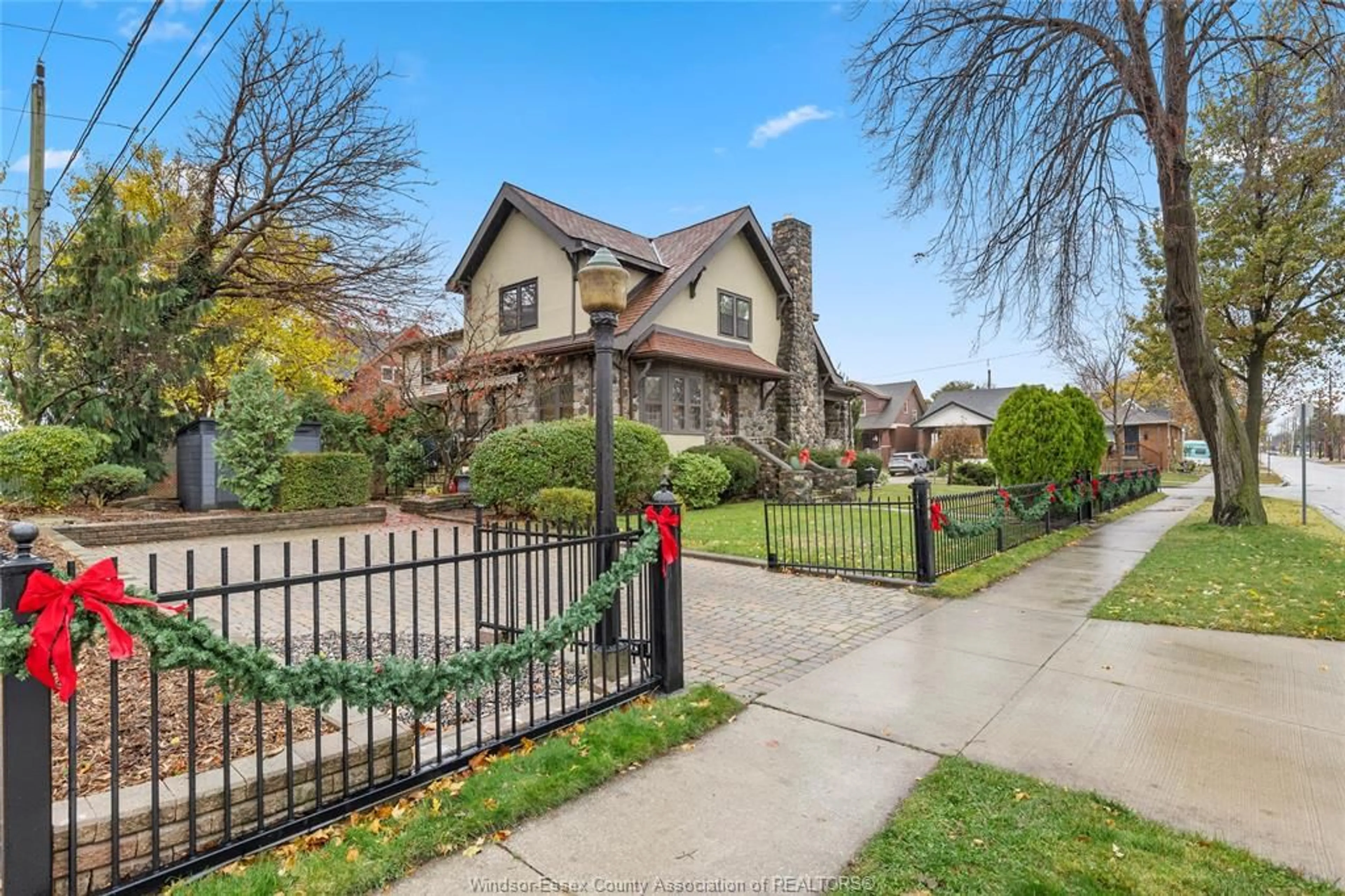 Frontside or backside of a home, the fenced backyard for 908 DAWSON, Windsor Ontario N8Y 4A4