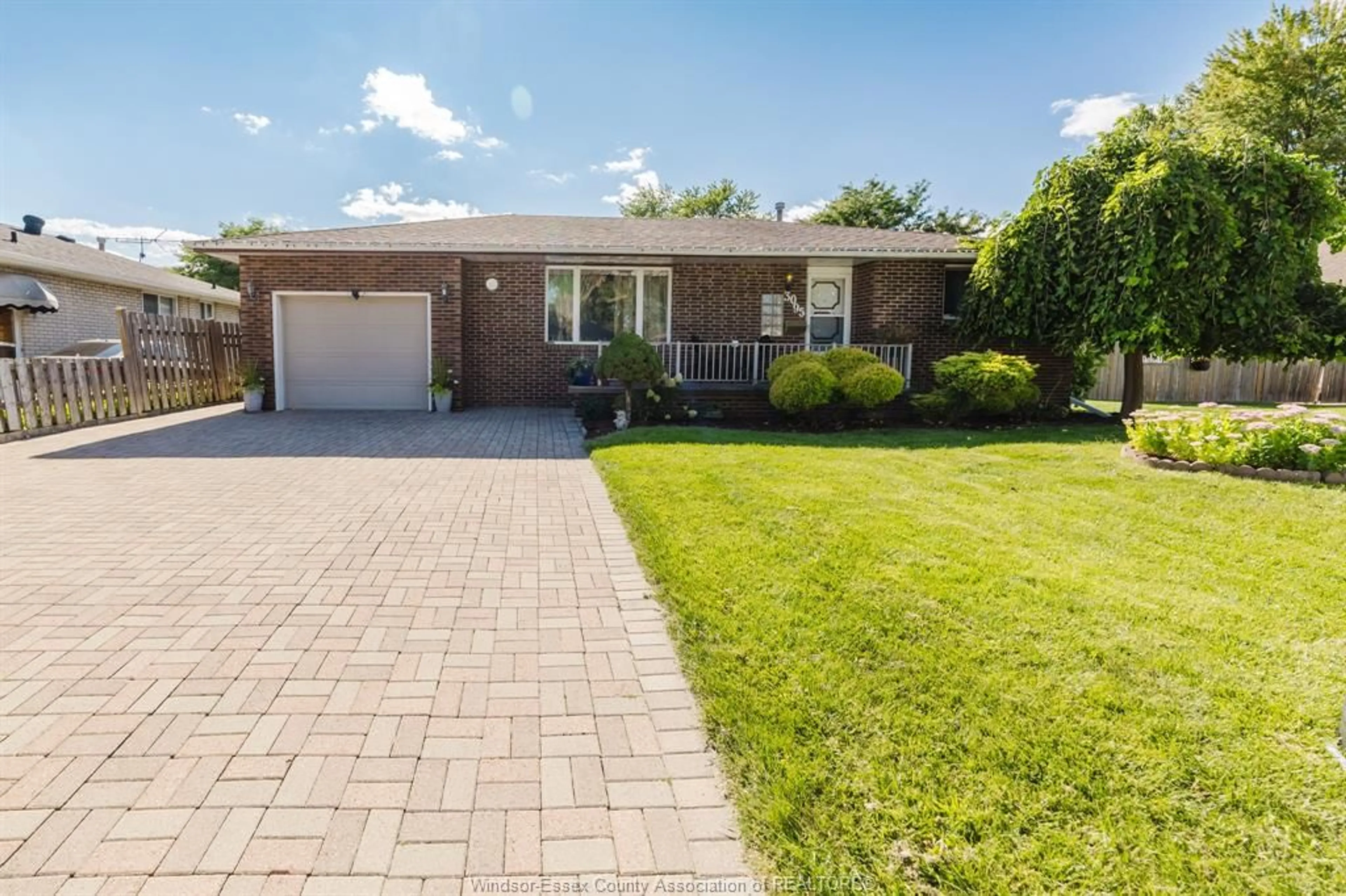 Home with brick exterior material for 3095 CLEMENCEAU Blvd, Windsor Ontario N8T 2R3