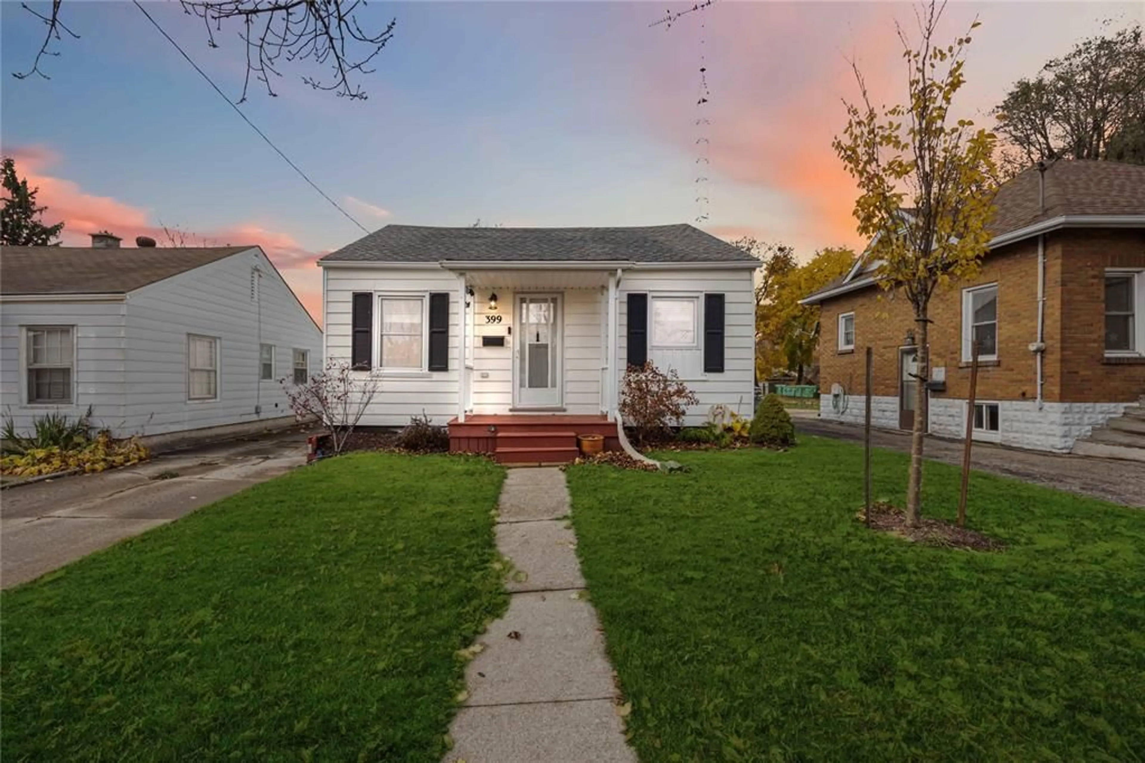 Frontside or backside of a home, cottage for 399 MITTON St, Sarnia Ontario N7T 3E8