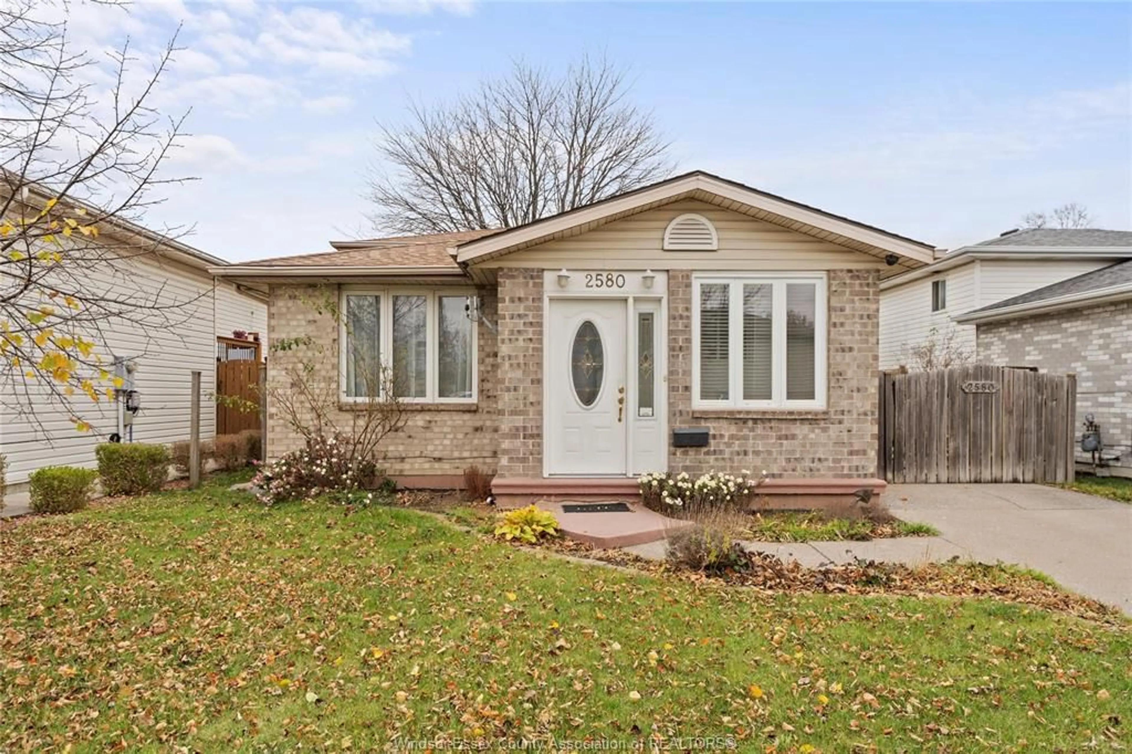 Home with brick exterior material for 2580 ALLYSON, Windsor Ontario N8W 5N6