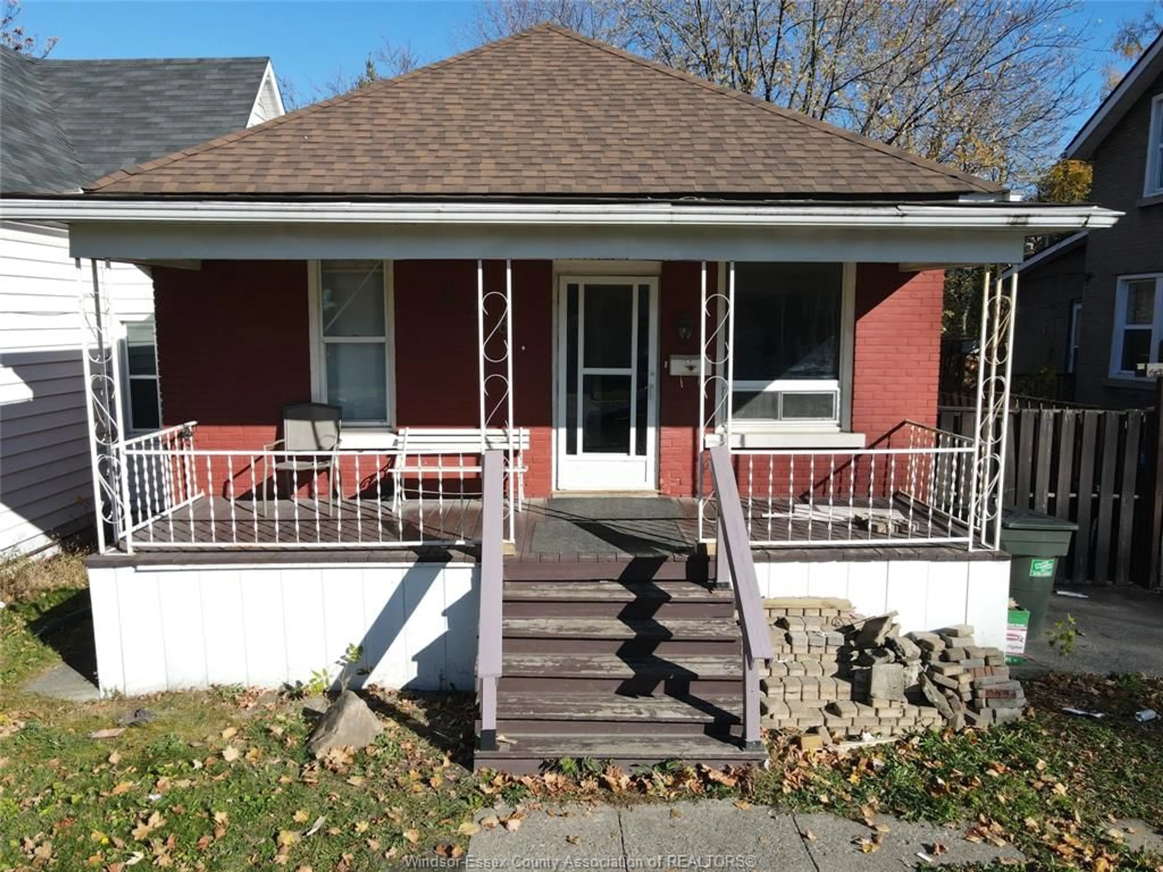 Frontside or backside of a home, cottage for 338 CAMERON Ave, Windsor Ontario N9B 1Y7