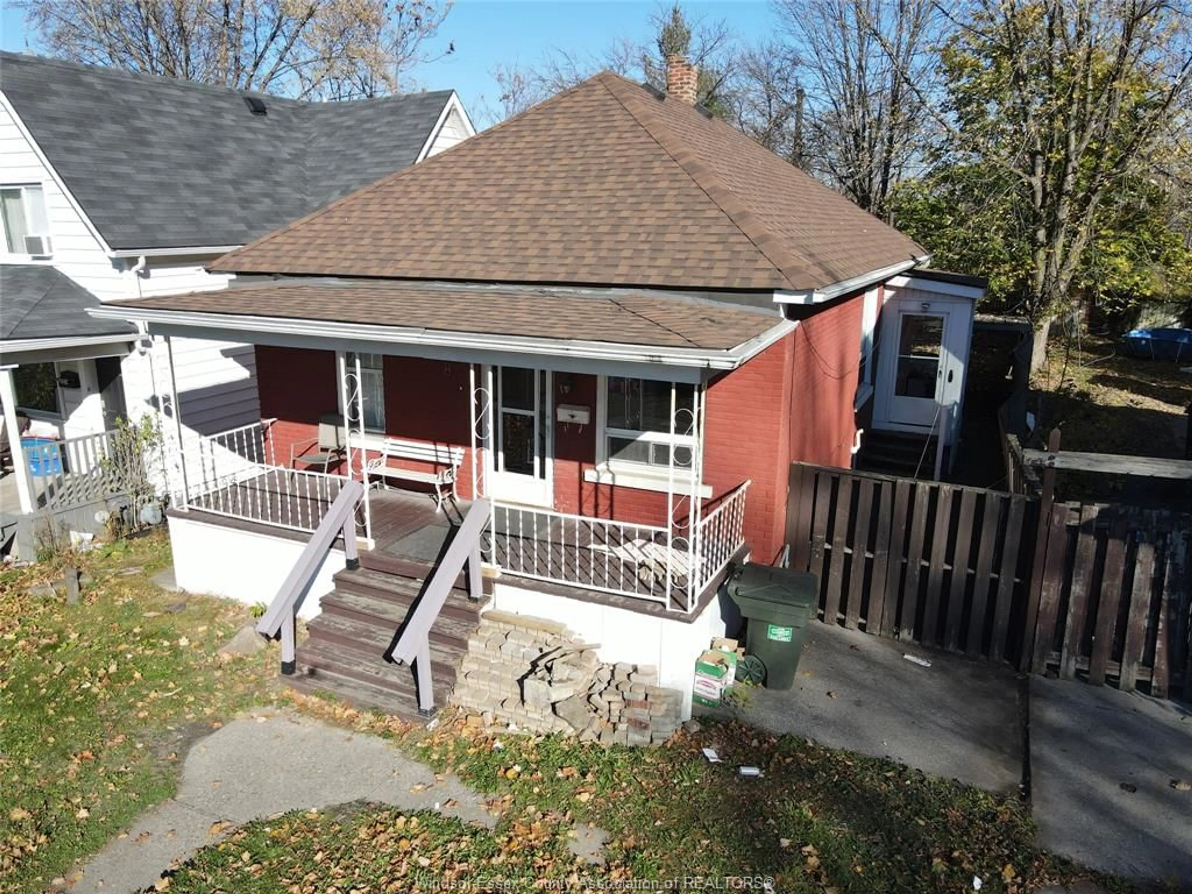 Frontside or backside of a home, cottage for 338 CAMERON Ave, Windsor Ontario N9B 1Y7