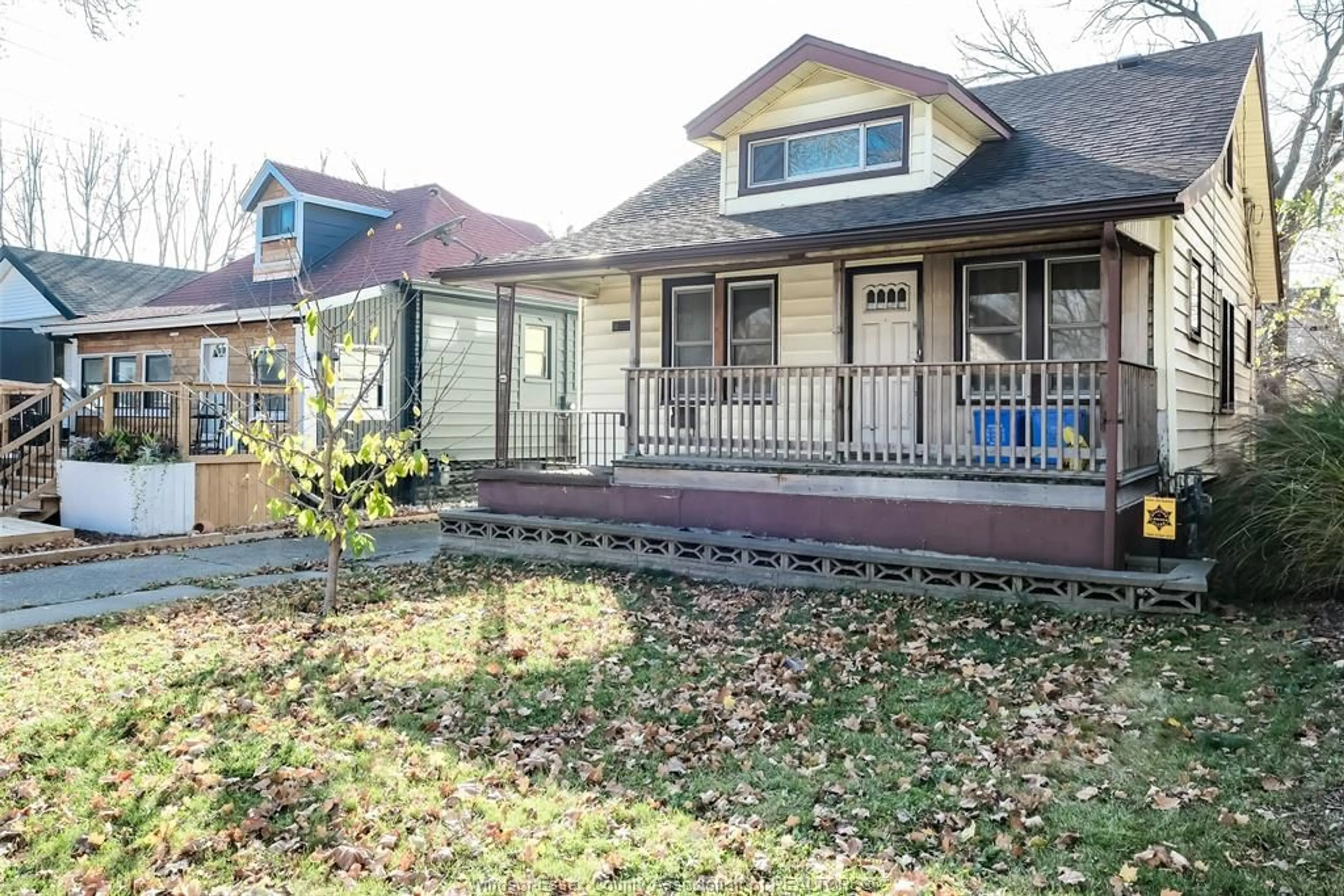 Frontside or backside of a home, cottage for 823 PARTINGTON Ave, Windsor Ontario N9B 2N9