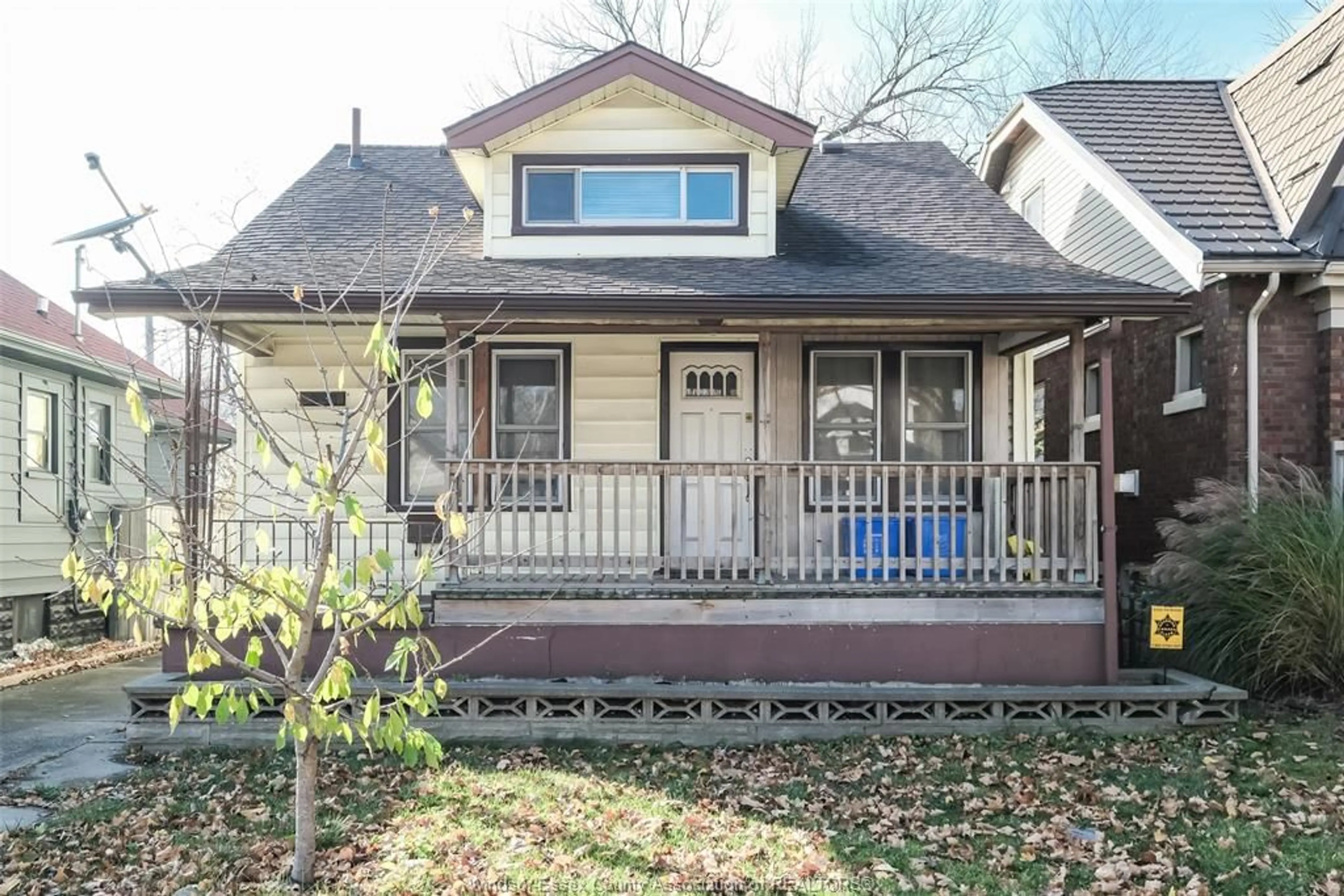 Frontside or backside of a home, cottage for 823 PARTINGTON Ave, Windsor Ontario N9B 2N9