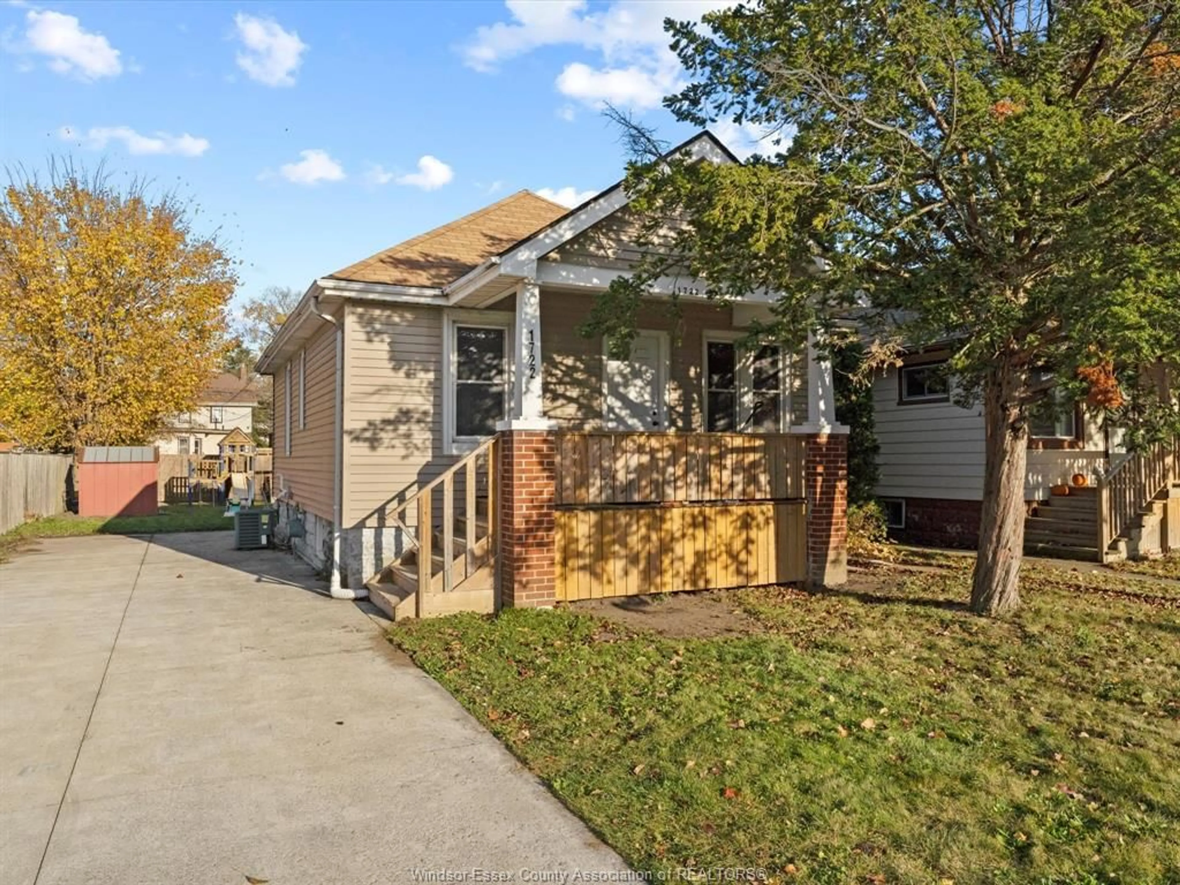 Frontside or backside of a home, the street view for 1722 ELSMERE Ave, Windsor Ontario N8X 4H4