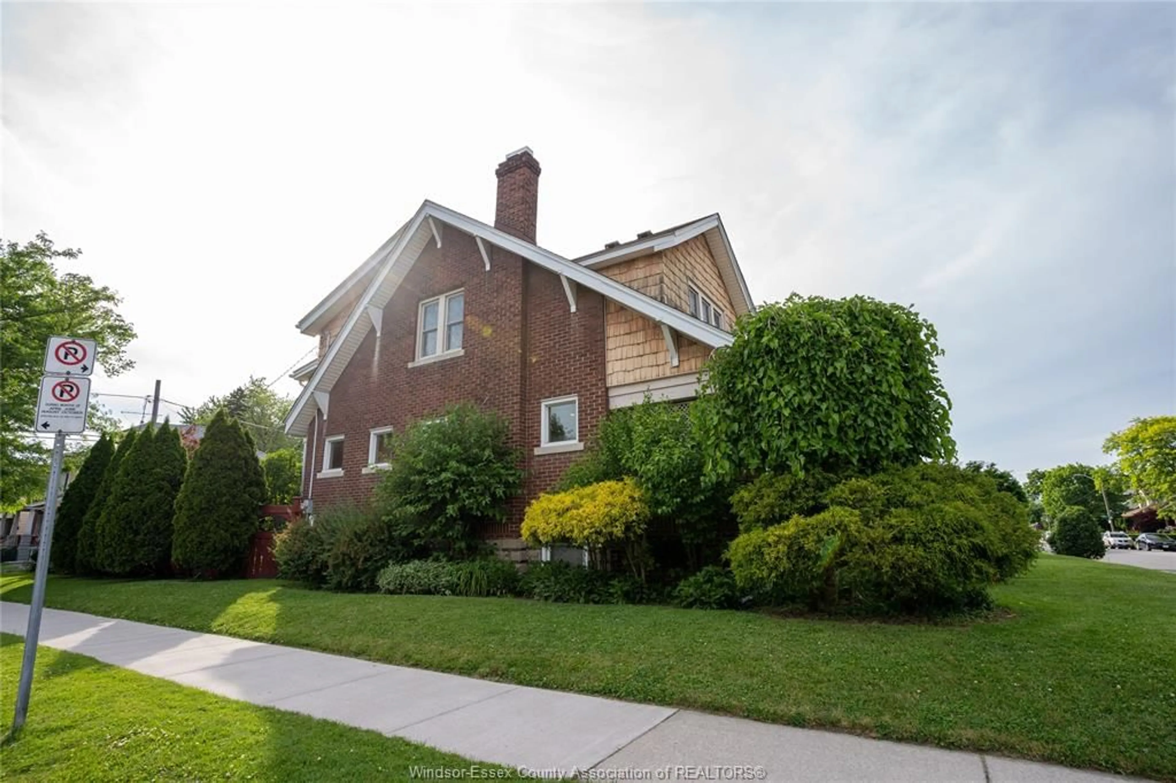 Frontside or backside of a home, cottage for 1395 DOUGALL Ave, Windsor Ontario N8X 1R6