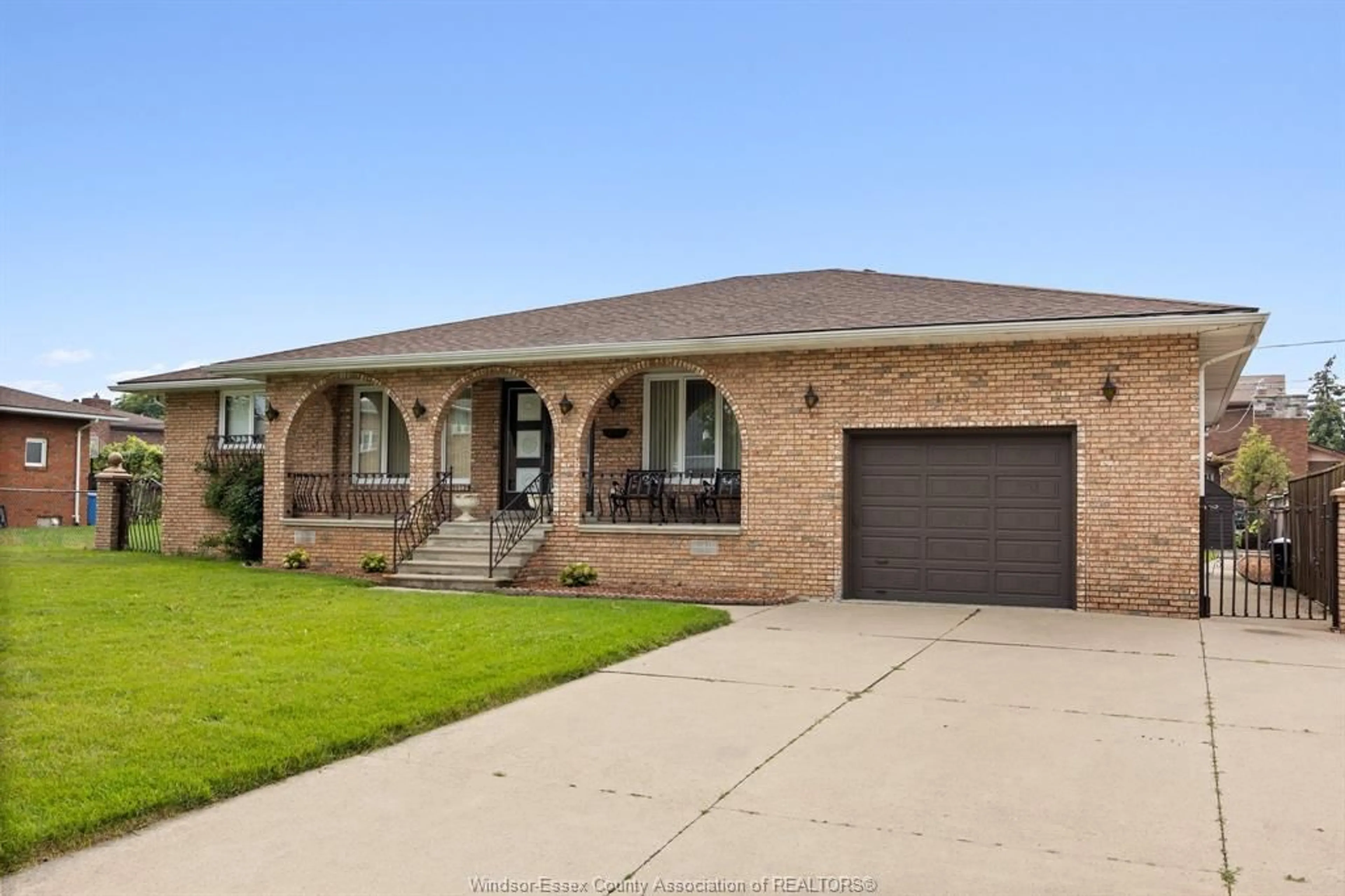 Home with brick exterior material for 1615 ST. PATRICKS Ave, Windsor Ontario N9B 3M5