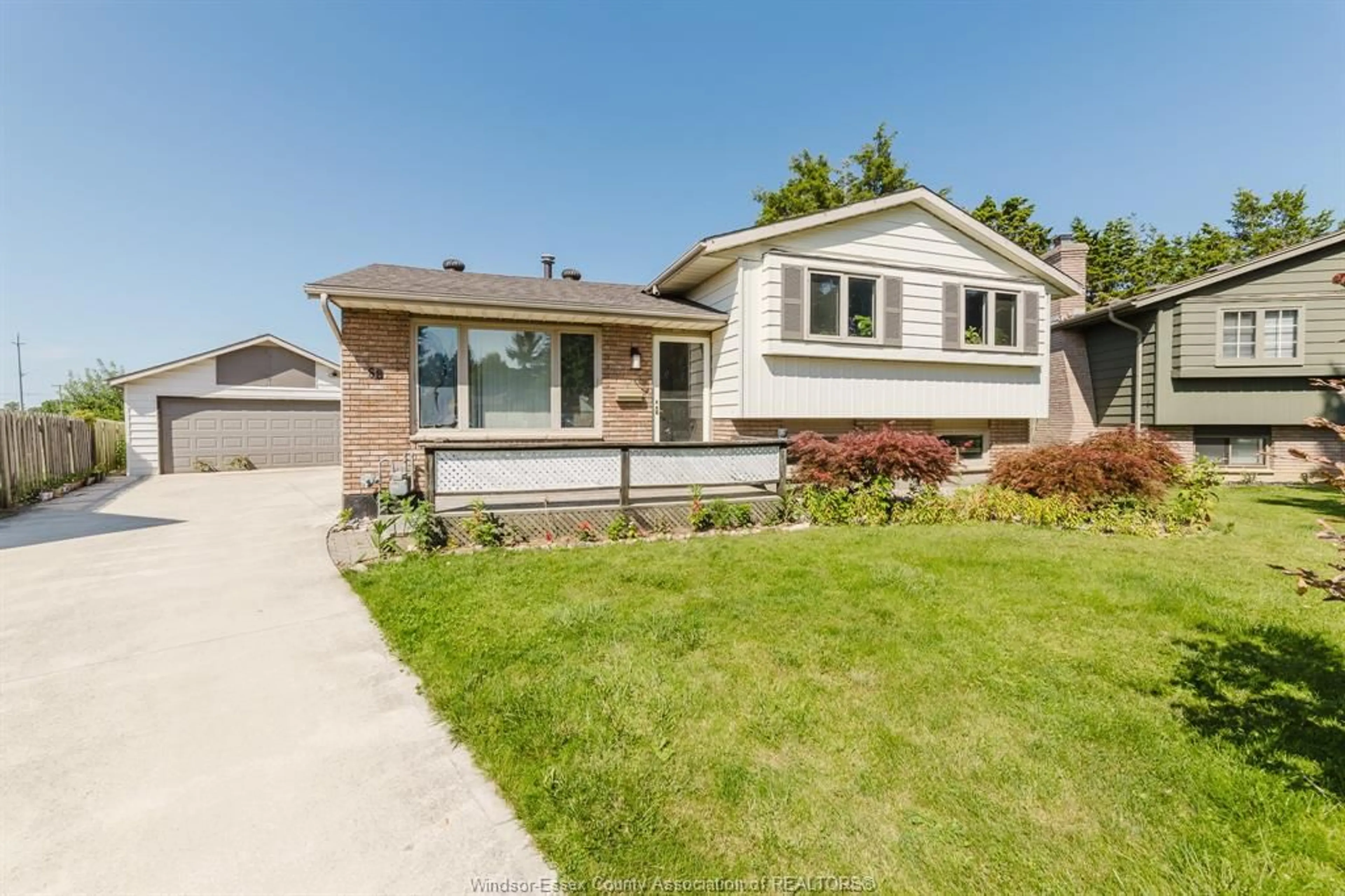 Frontside or backside of a home, cottage for 68 ARGYLE Cres, Chatham Ontario N7L 4T8