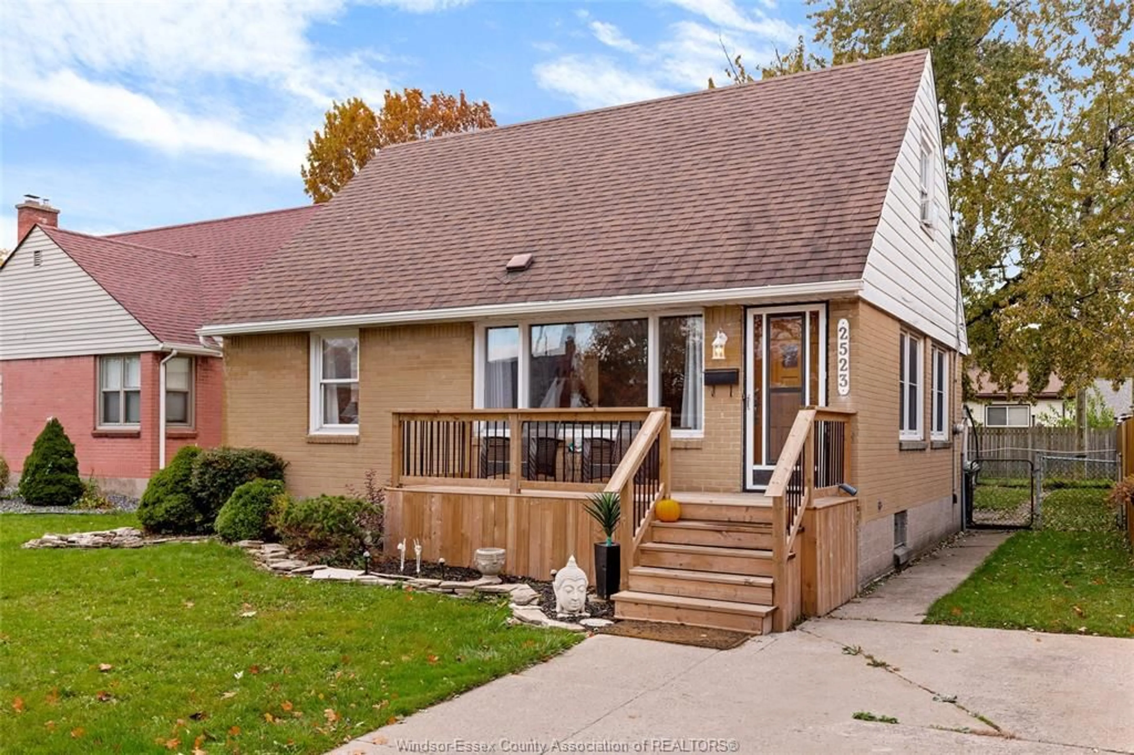 Frontside or backside of a home, cottage for 2523 KILDARE, Windsor Ontario N8W 2Y4