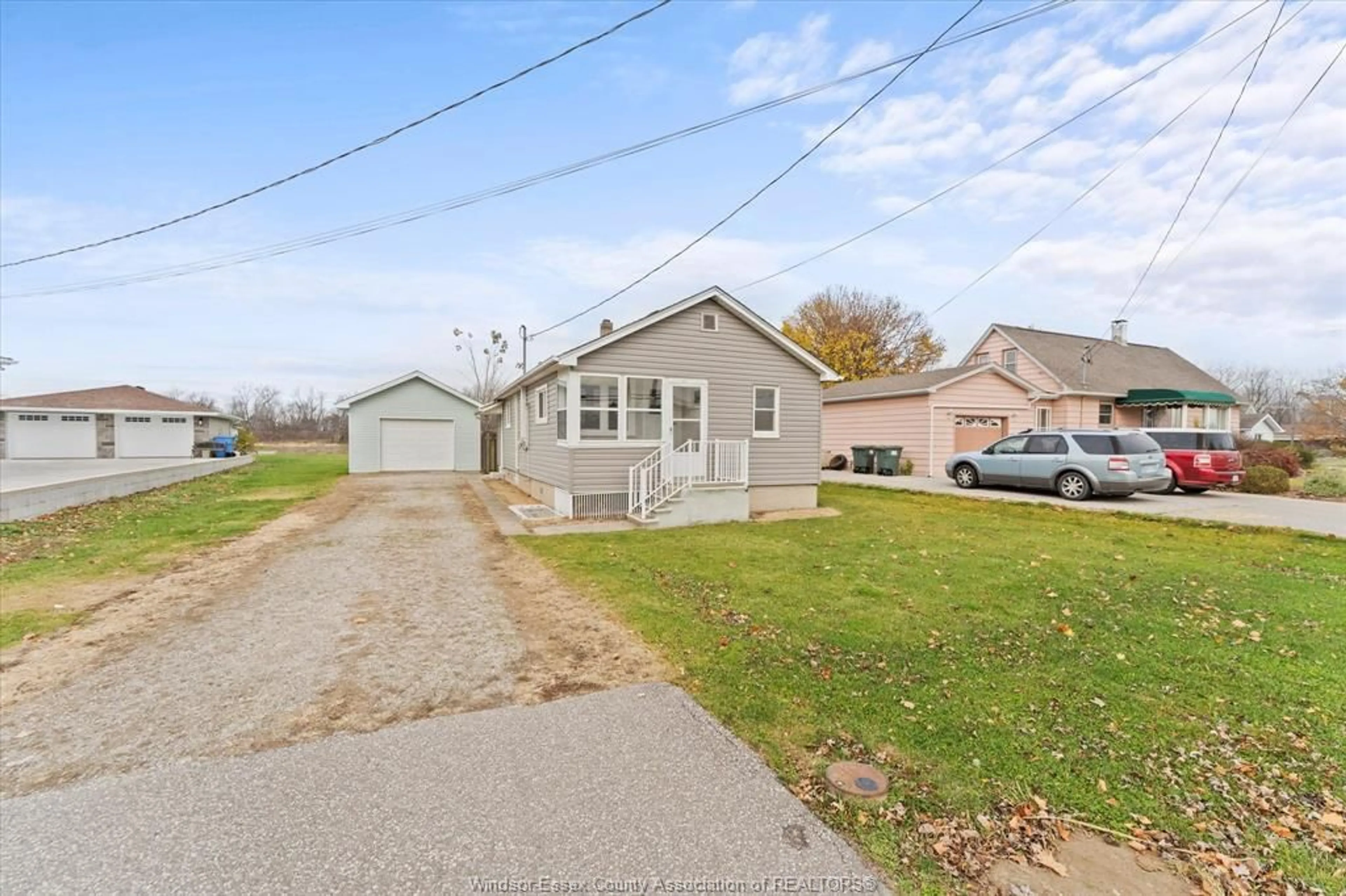 Frontside or backside of a home, the street view for 122 TEXAS Rd, Amherstburg Ontario N9V 2R7