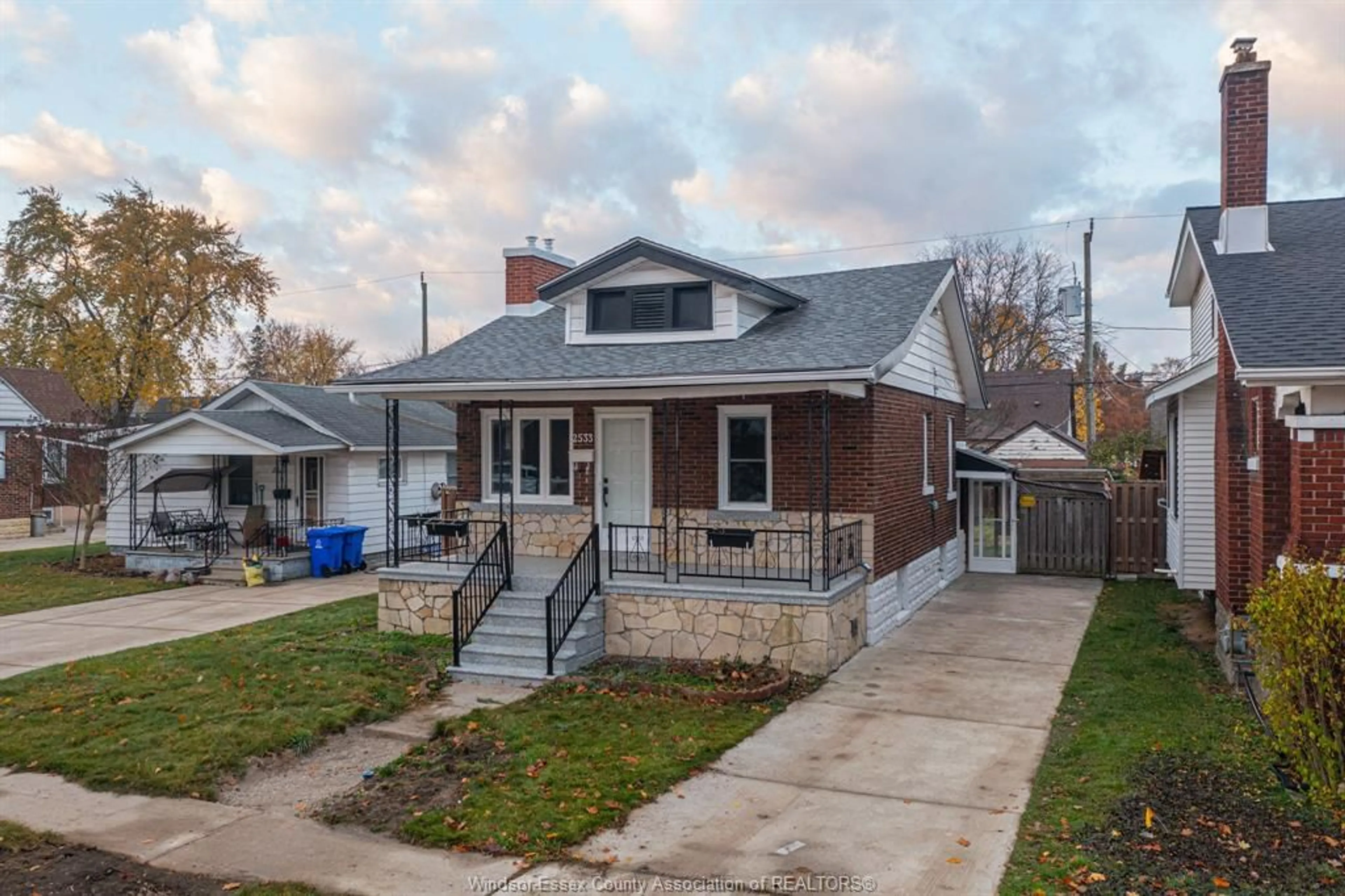 Frontside or backside of a home, the street view for 2533 TURNER, Windsor Ontario N8W 3L2