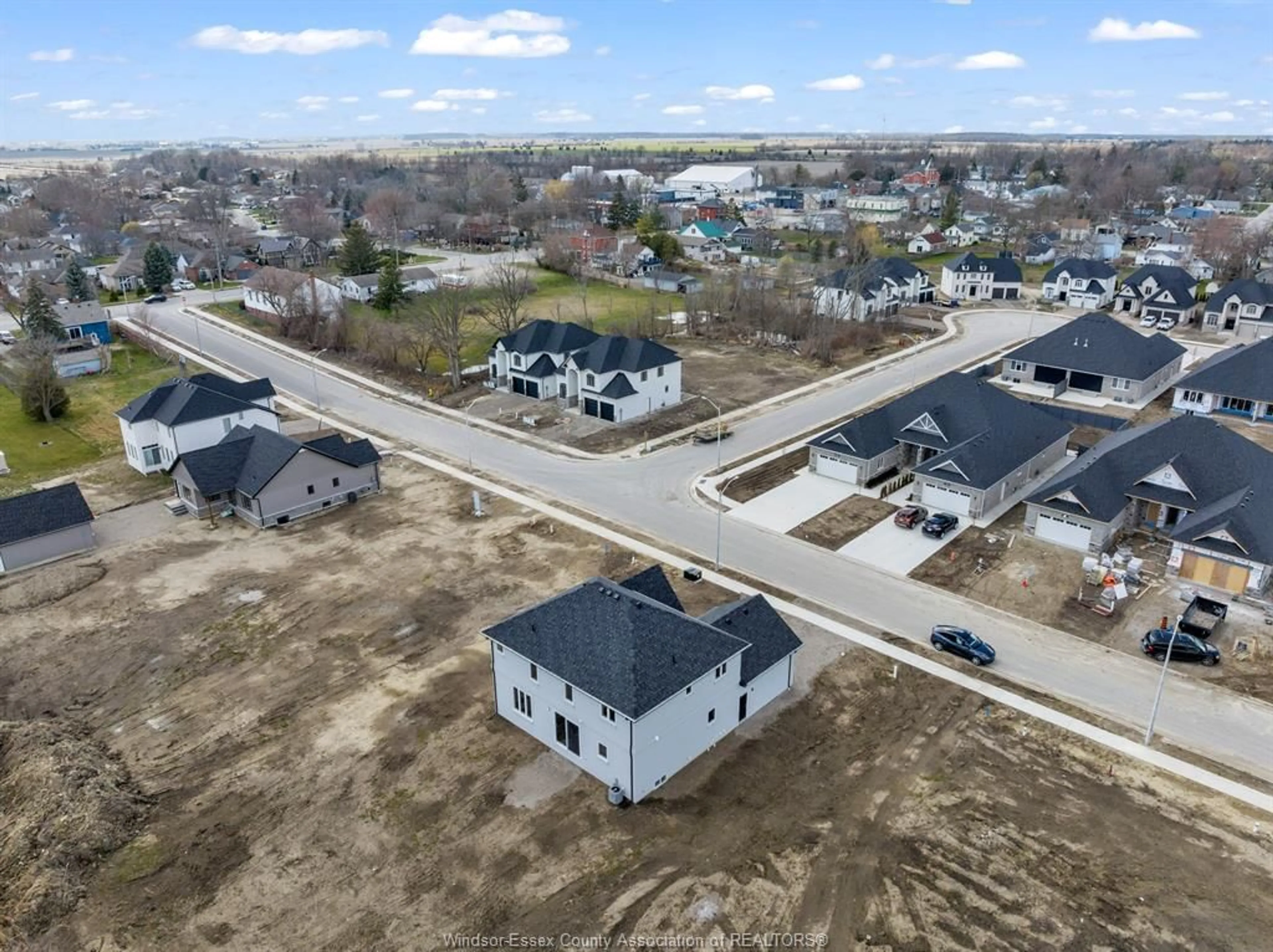 A pic from exterior of the house or condo, the street view for 80 BELLEVIEW, Kingsville Ontario N8N 3S6