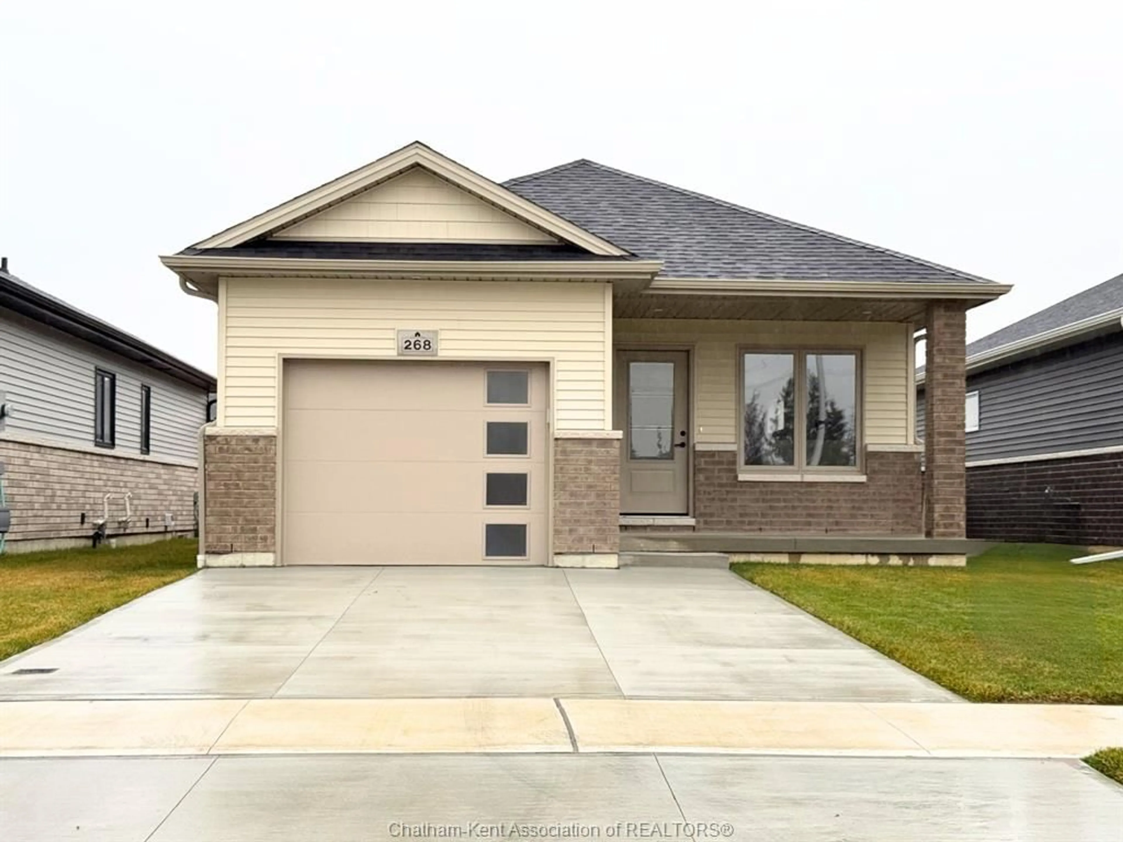 Frontside or backside of a home, the street view for 268 IRONWOOD Trail, Chatham Ontario N7M 0V6