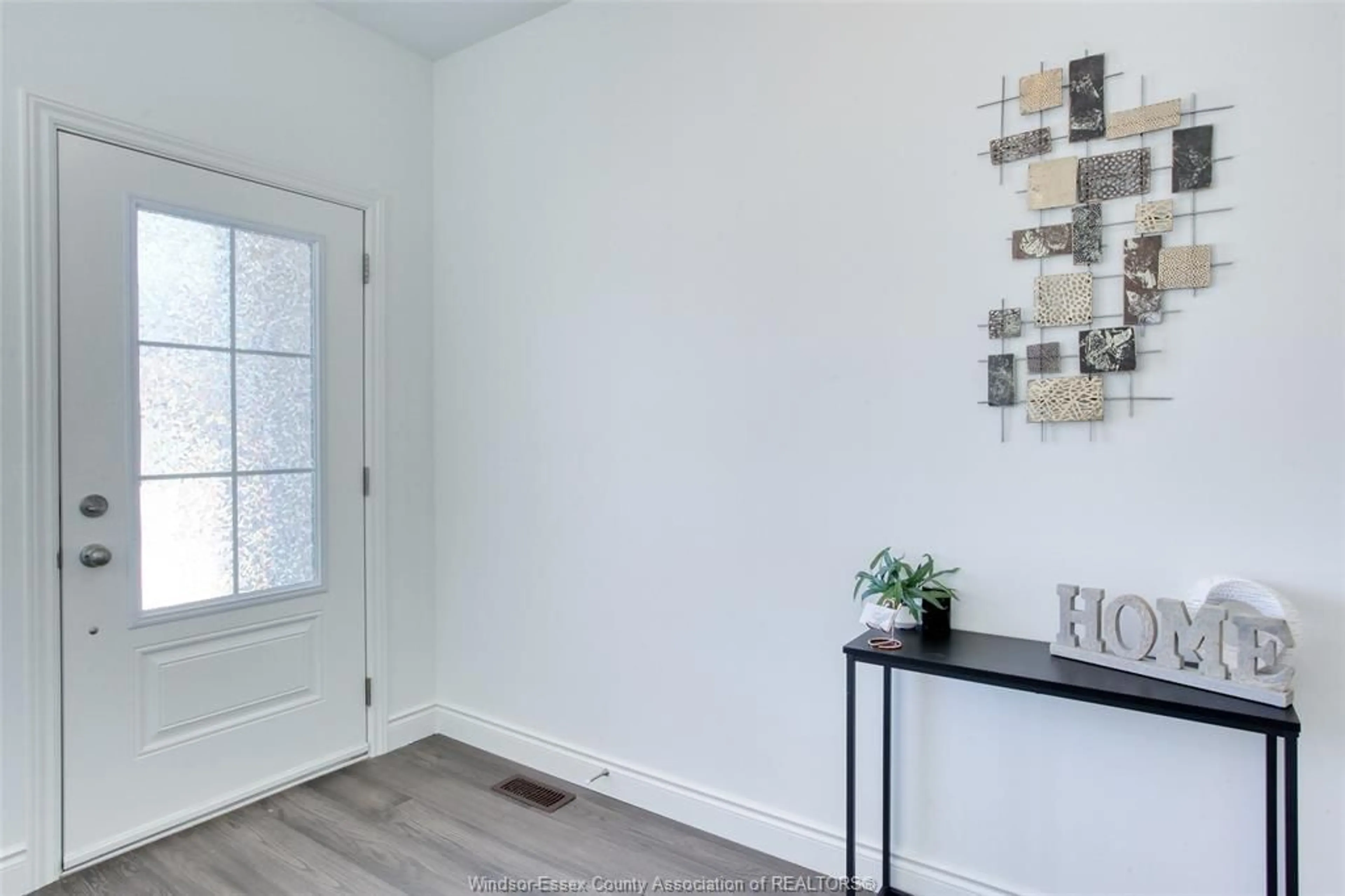 Indoor entryway, wood floors for 514 WATER Rd, Amherstburg Ontario N9V 0H1