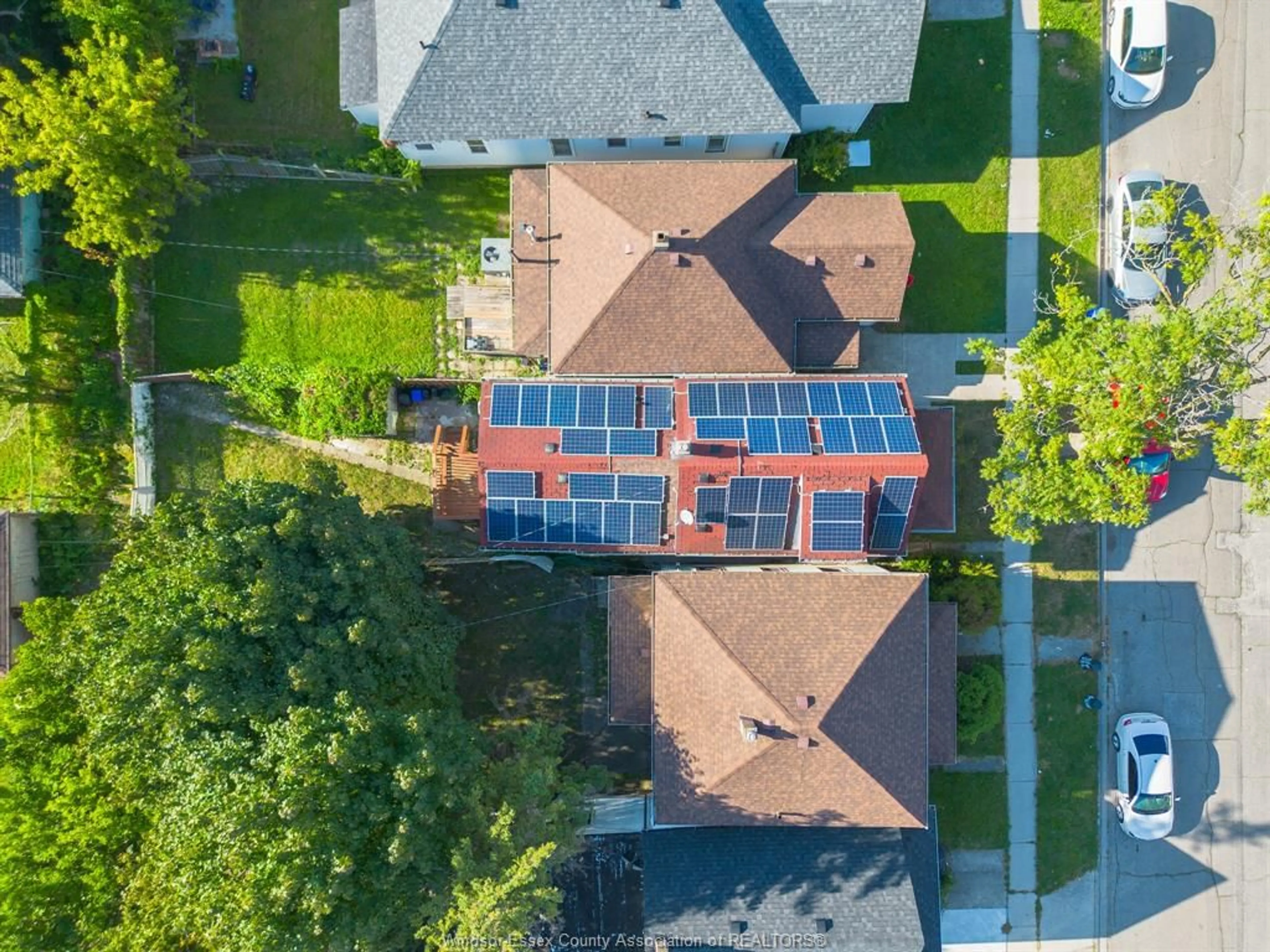 Frontside or backside of a home, the street view for 375 BRIDGE, Windsor Ontario N9B 2M3