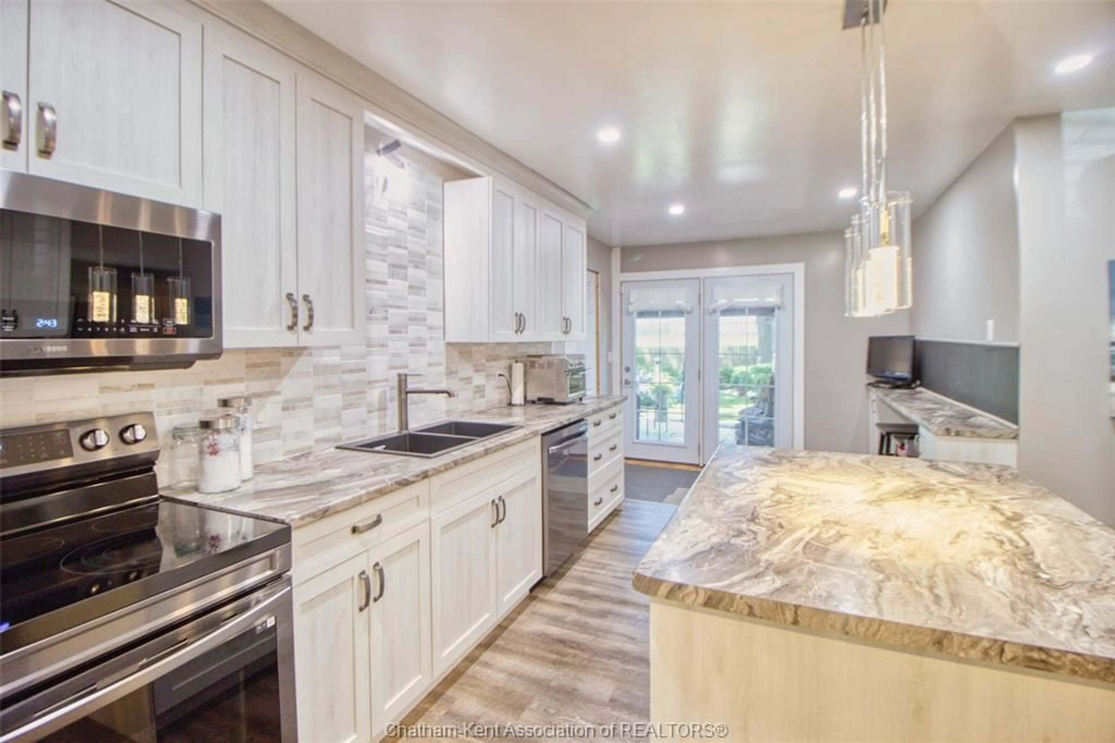 Contemporary kitchen, ceramic/tile floor for 780 TOWANDA Blvd, Erie Beach Ontario N0P 1A0