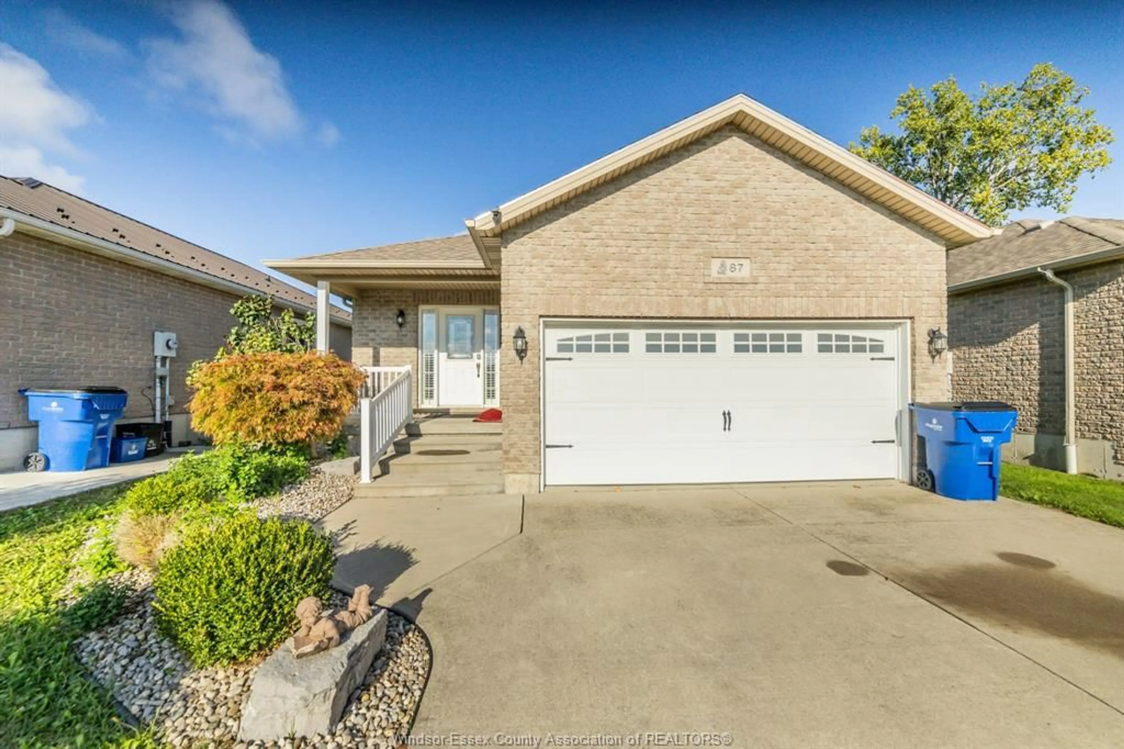 Frontside or backside of a home, the street view for 87 LANDINGS PASS, Chatham Ontario N7L 0A4