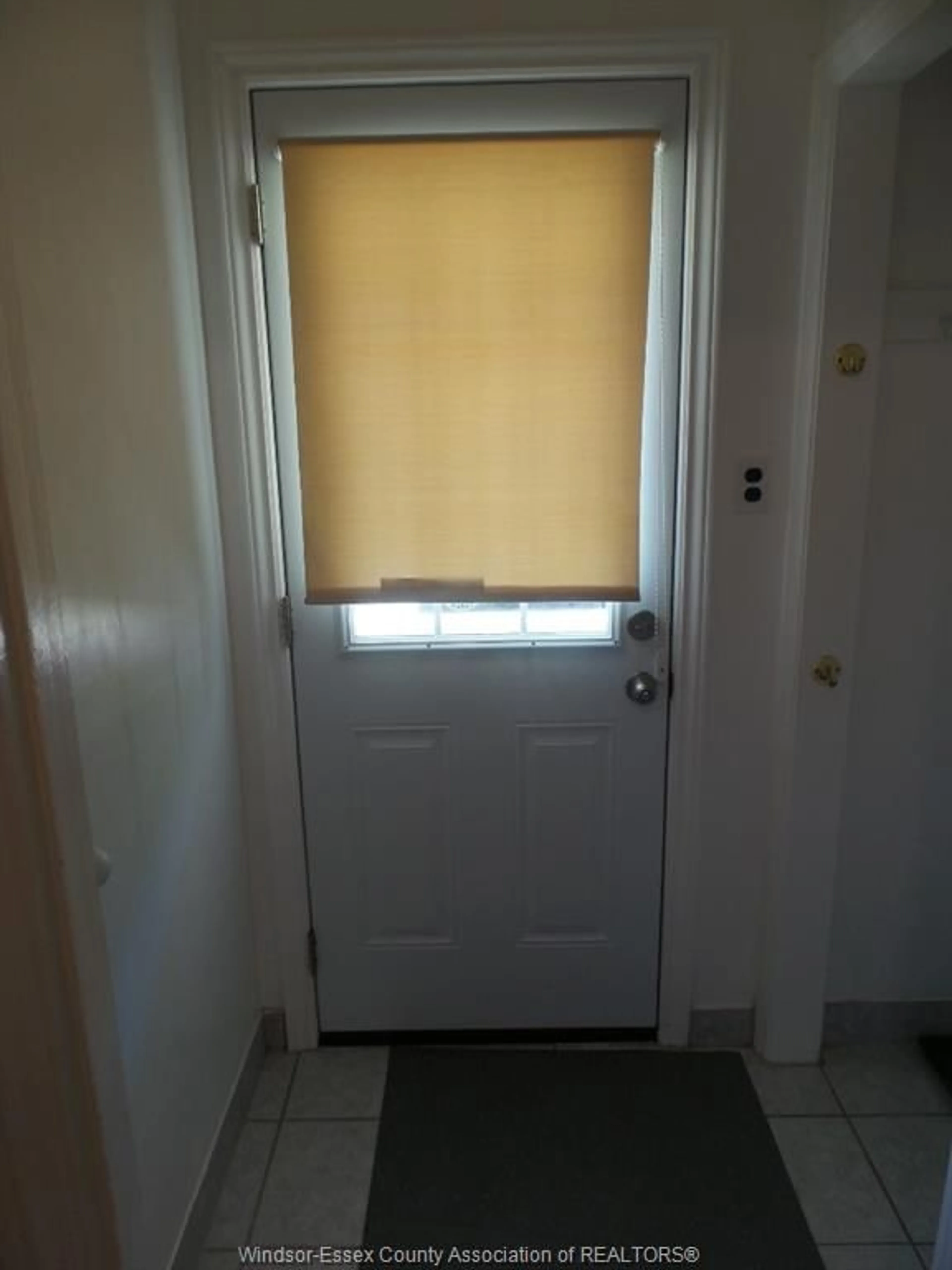 Indoor entryway, not visible floor for 2163 COLLEGE, Windsor Ontario N8B 1M6