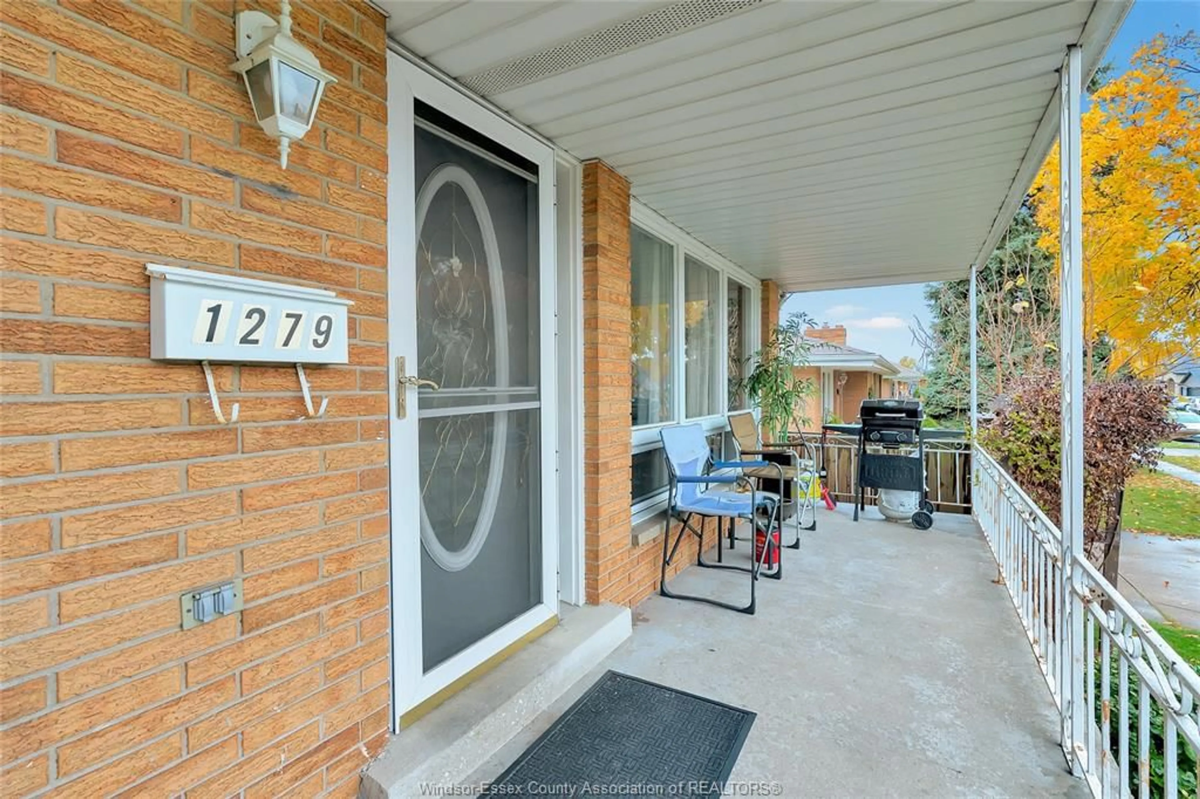 A pic from exterior of the house or condo, the street view for 1279 TOURANGEAU, Windsor Ontario N8Y 4H8