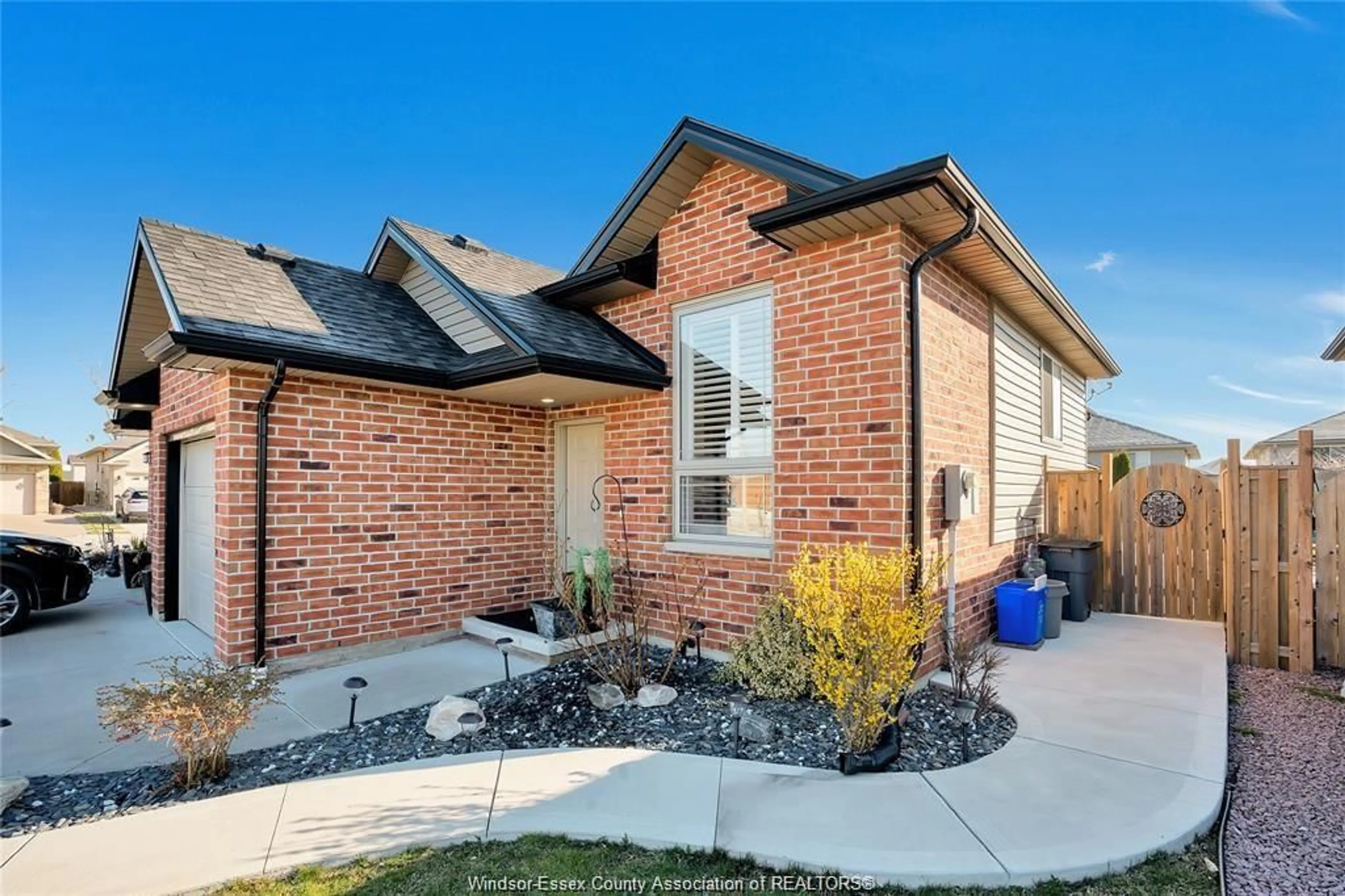 Home with brick exterior material for 3106 VIOLA Cres, Windsor Ontario N9N 0A1