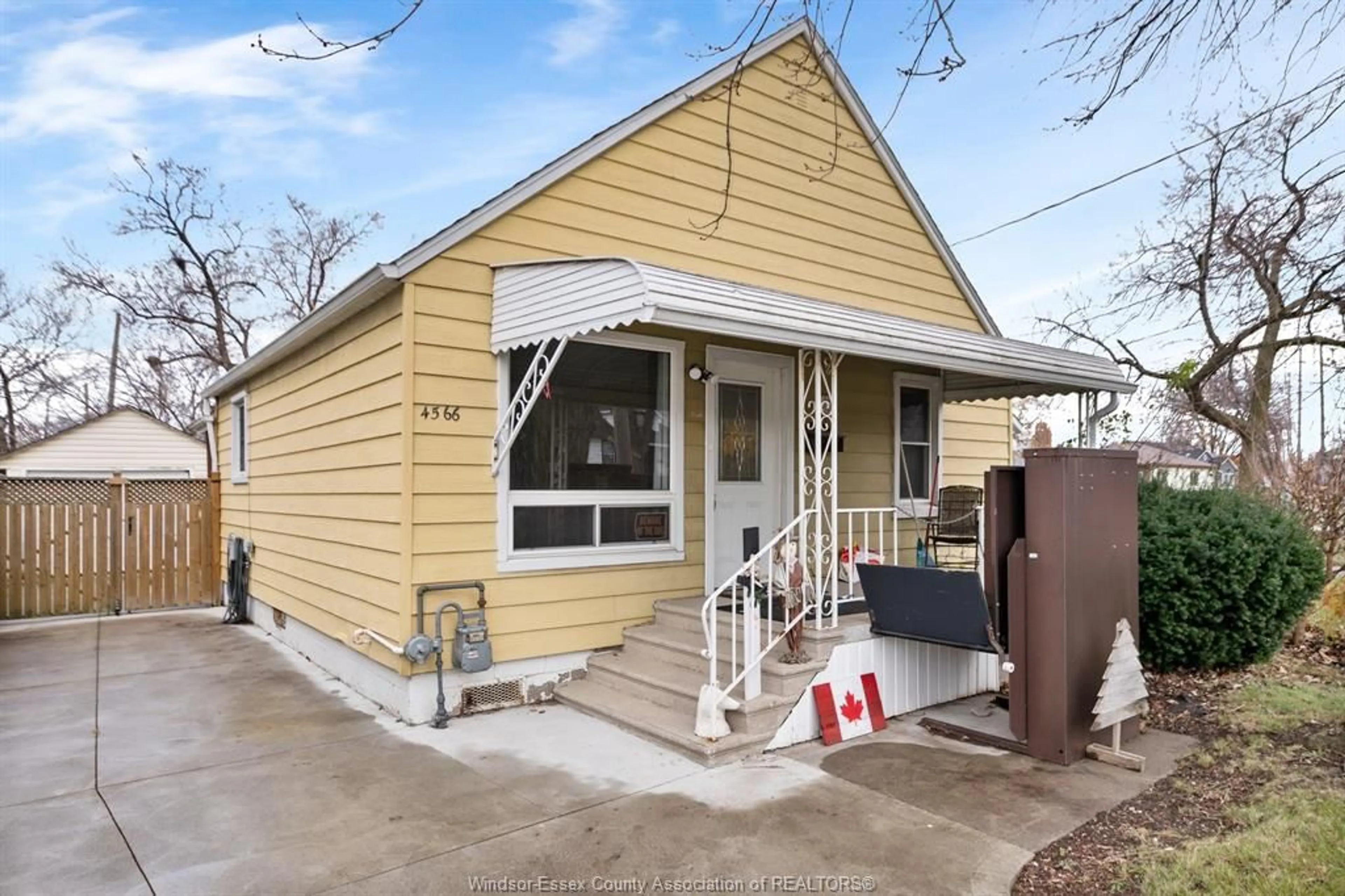 Frontside or backside of a home, cottage for 4566 GRAND MARAIS Rd, Windsor Ontario N8W 1X7