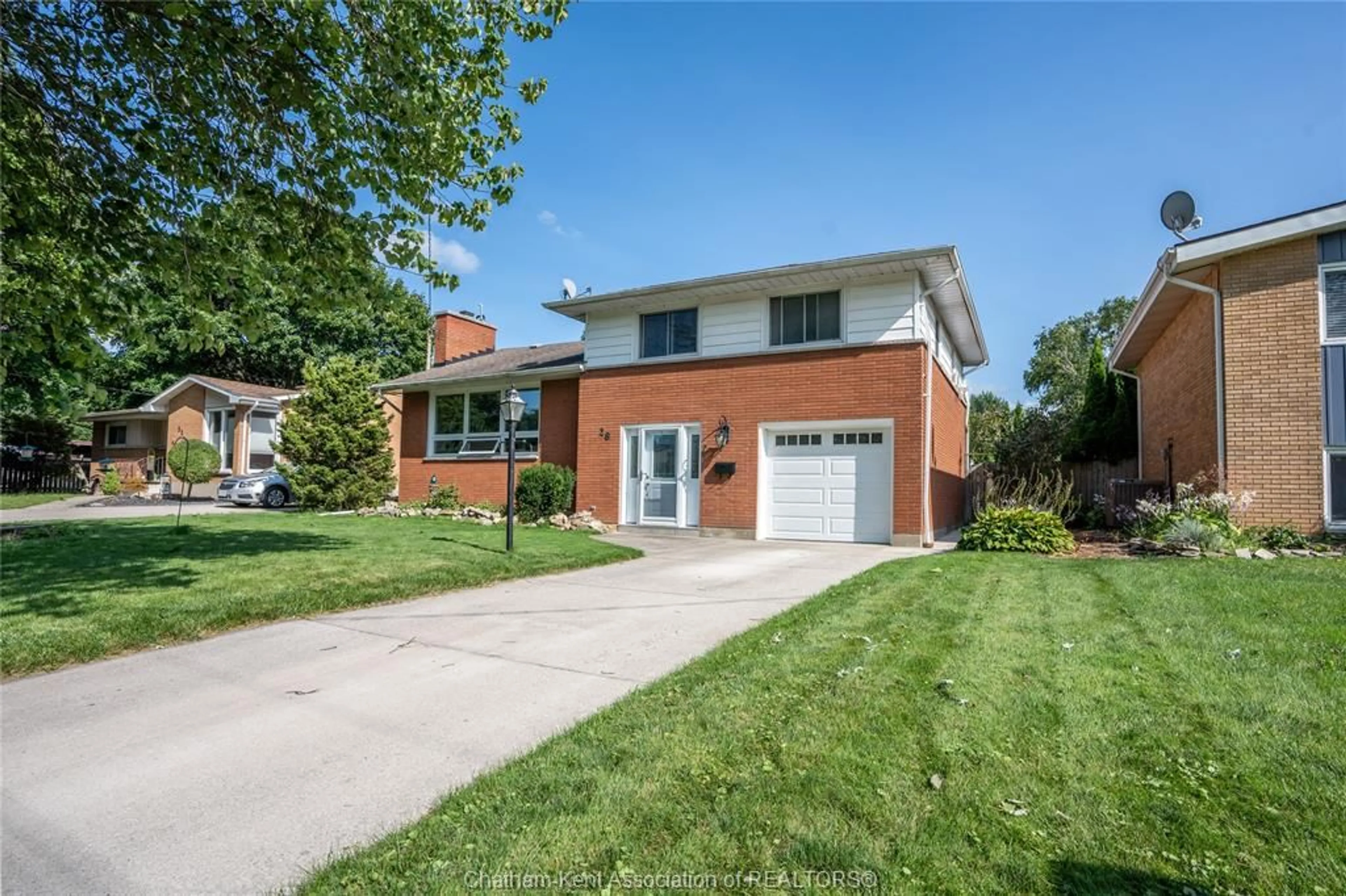 Home with brick exterior material for 28 JASPER Ave, Chatham Ontario N7M4B8