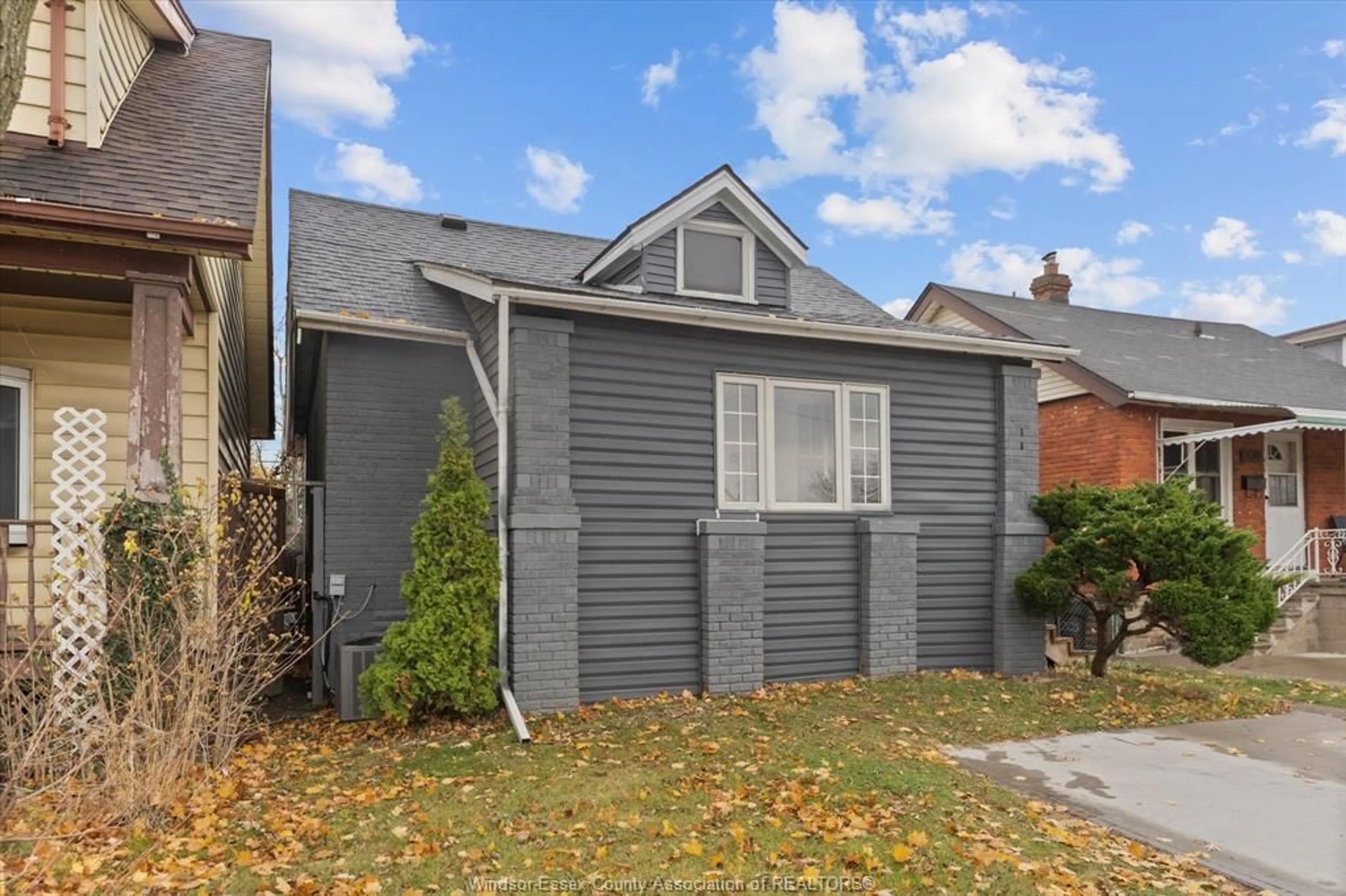 Frontside or backside of a home, cottage for 1060 MCKAY Ave, Windsor Ontario N9B 2A7