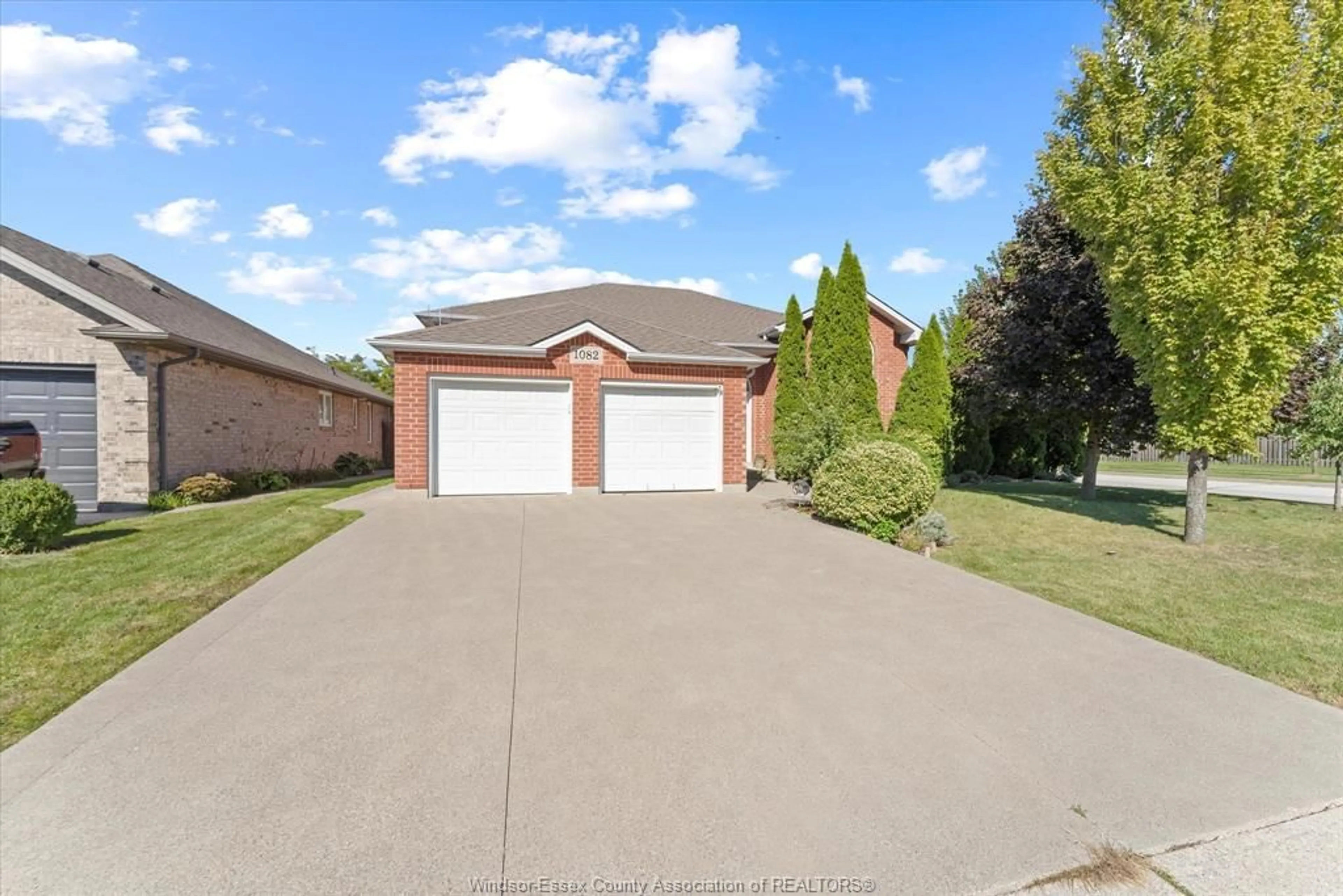 Frontside or backside of a home, the street view for 1082 MONARCH MEADOWS, Lakeshore Ontario N0R 1A0