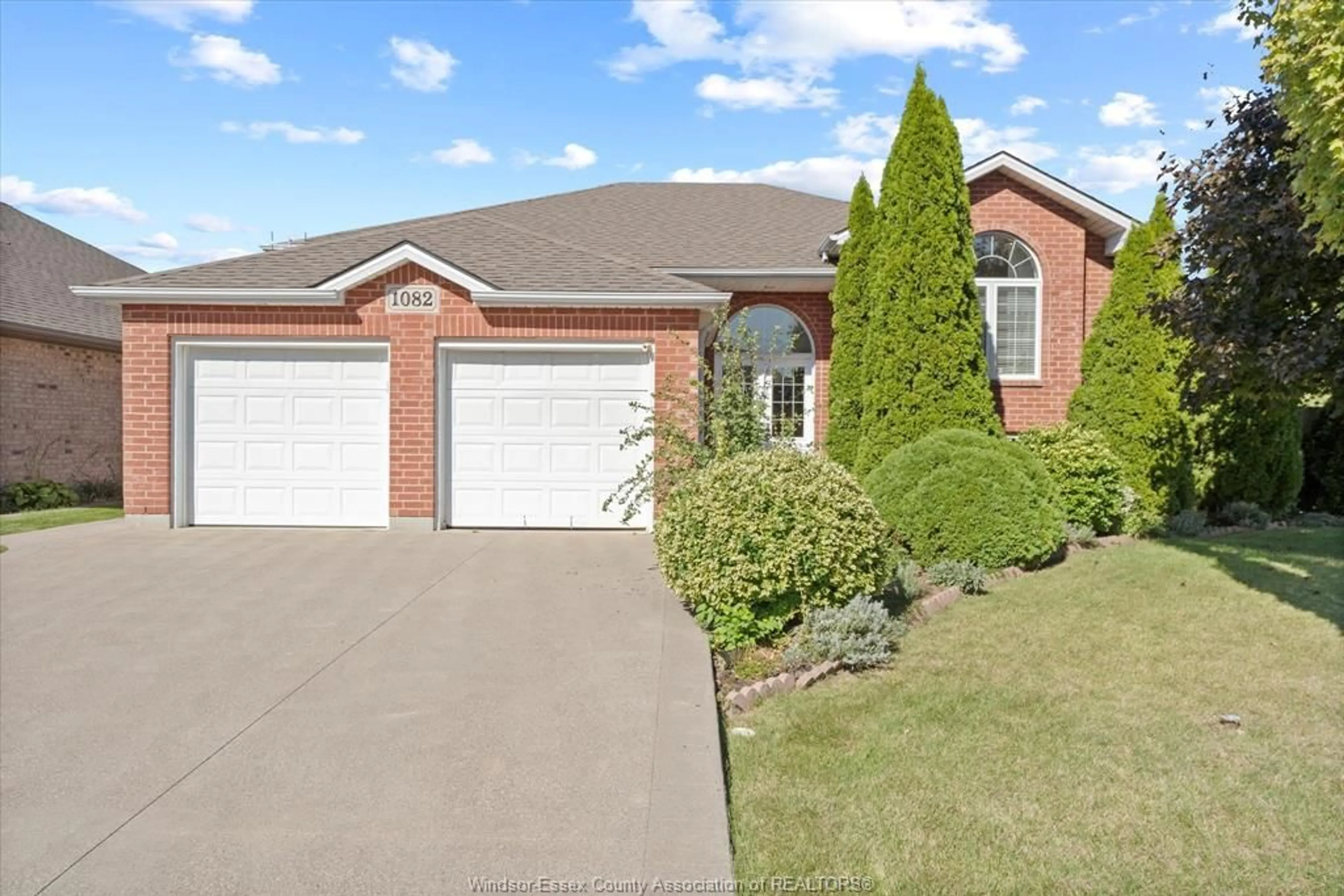 Frontside or backside of a home, the street view for 1082 MONARCH MEADOWS, Lakeshore Ontario N0R 1A0