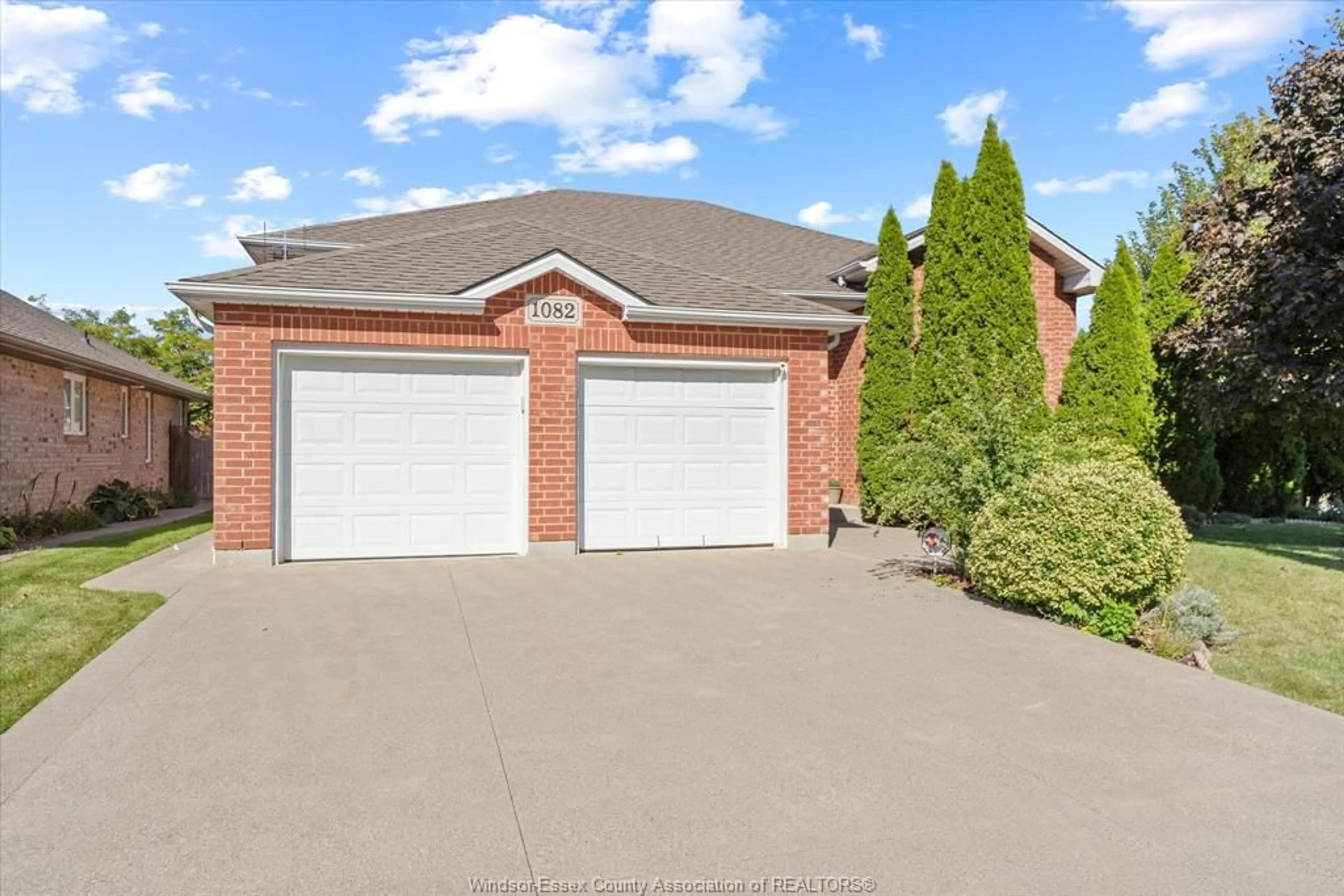 Frontside or backside of a home, the street view for 1082 MONARCH MEADOWS, Lakeshore Ontario N0R 1A0