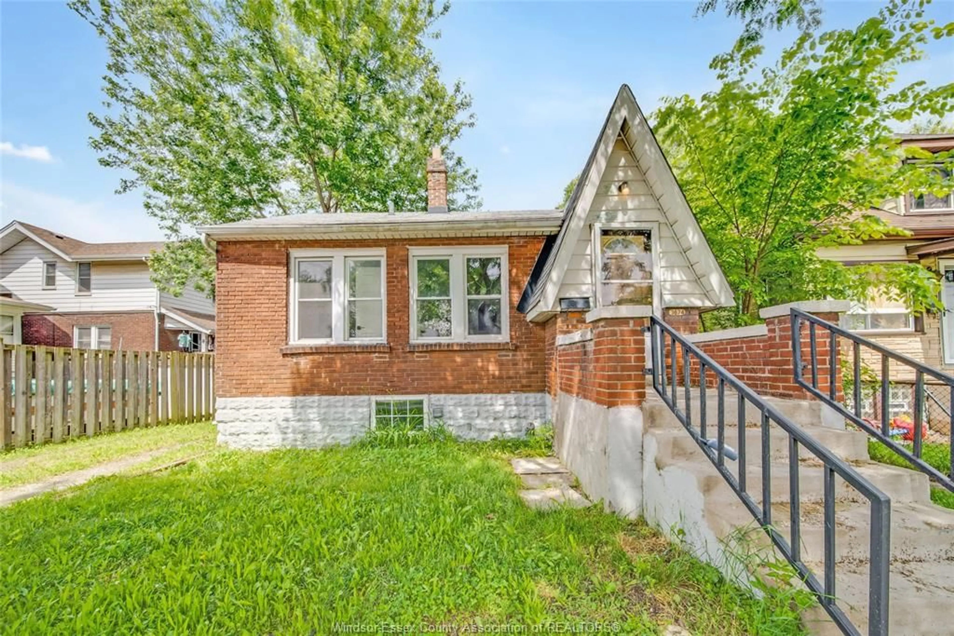 Frontside or backside of a home, cottage for 3674 KING St, Windsor Ontario N9C 1P5