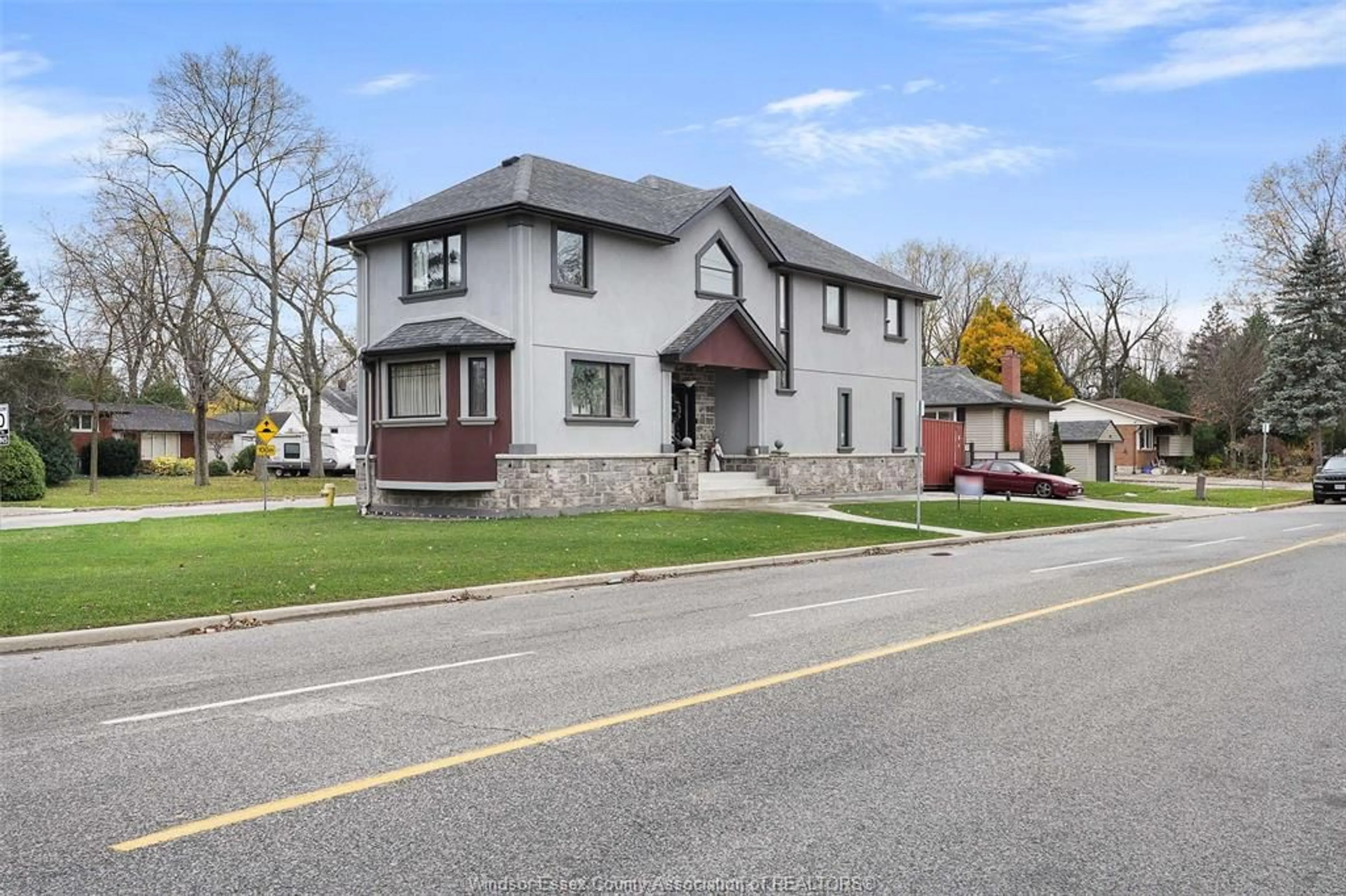 A pic from exterior of the house or condo, the street view for 365 NEAL, Windsor Ontario N9G 1T5