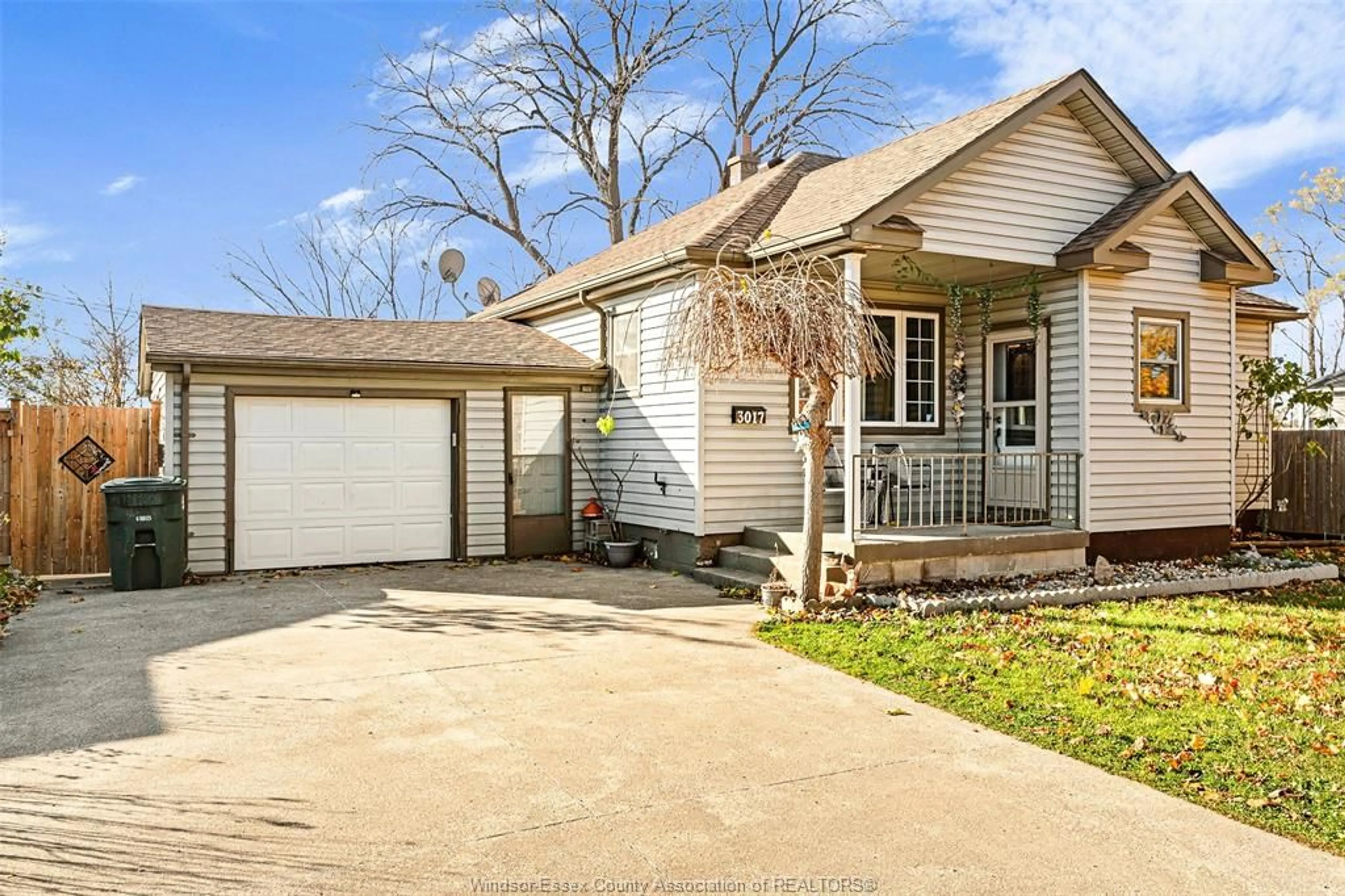 Frontside or backside of a home, cottage for 3017 WOODLAWN Ave, Windsor Ontario N8W 2H8