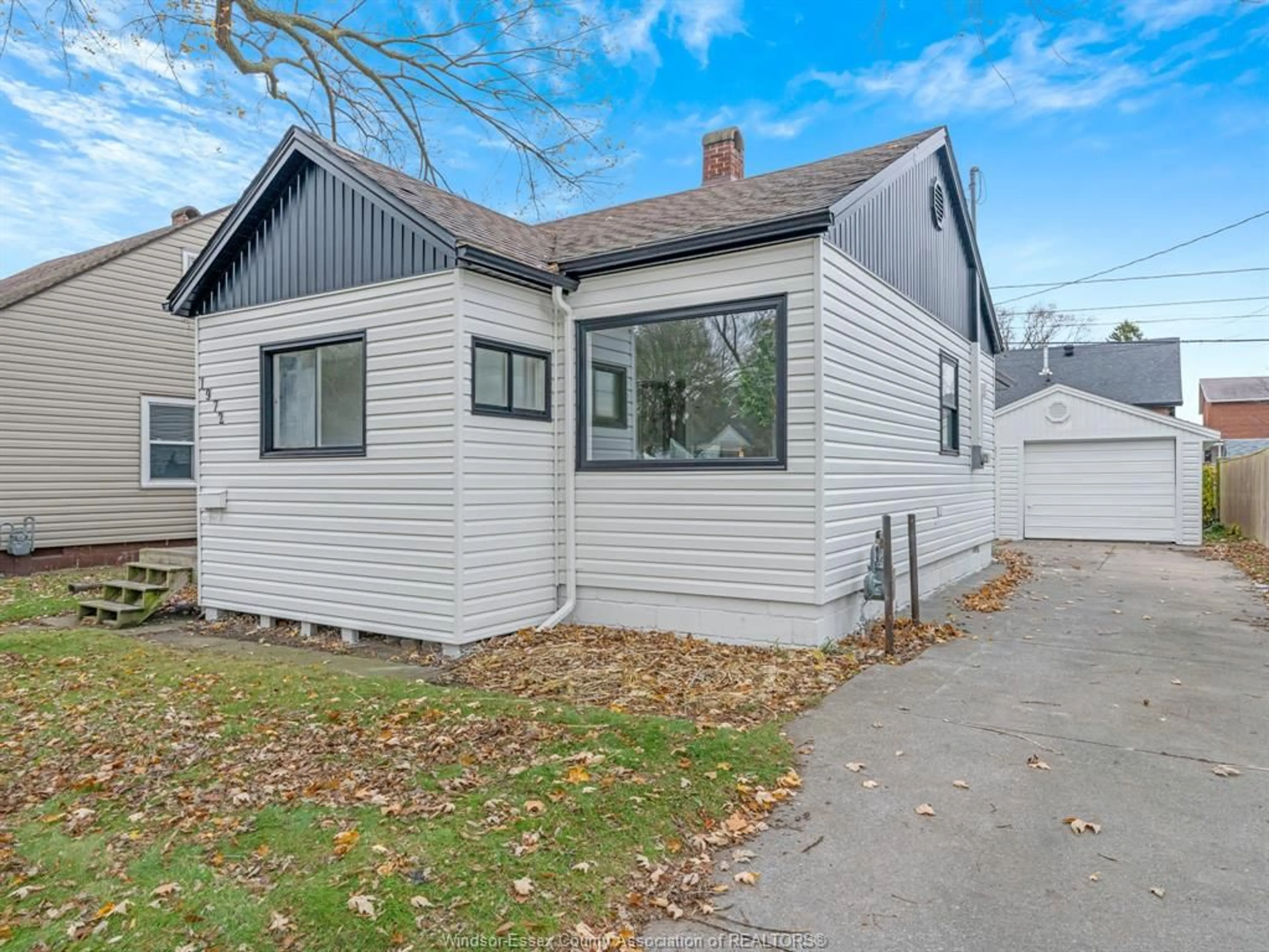 Frontside or backside of a home, cottage for 1972 GEORGE Ave, Windsor Ontario N8W 4M1