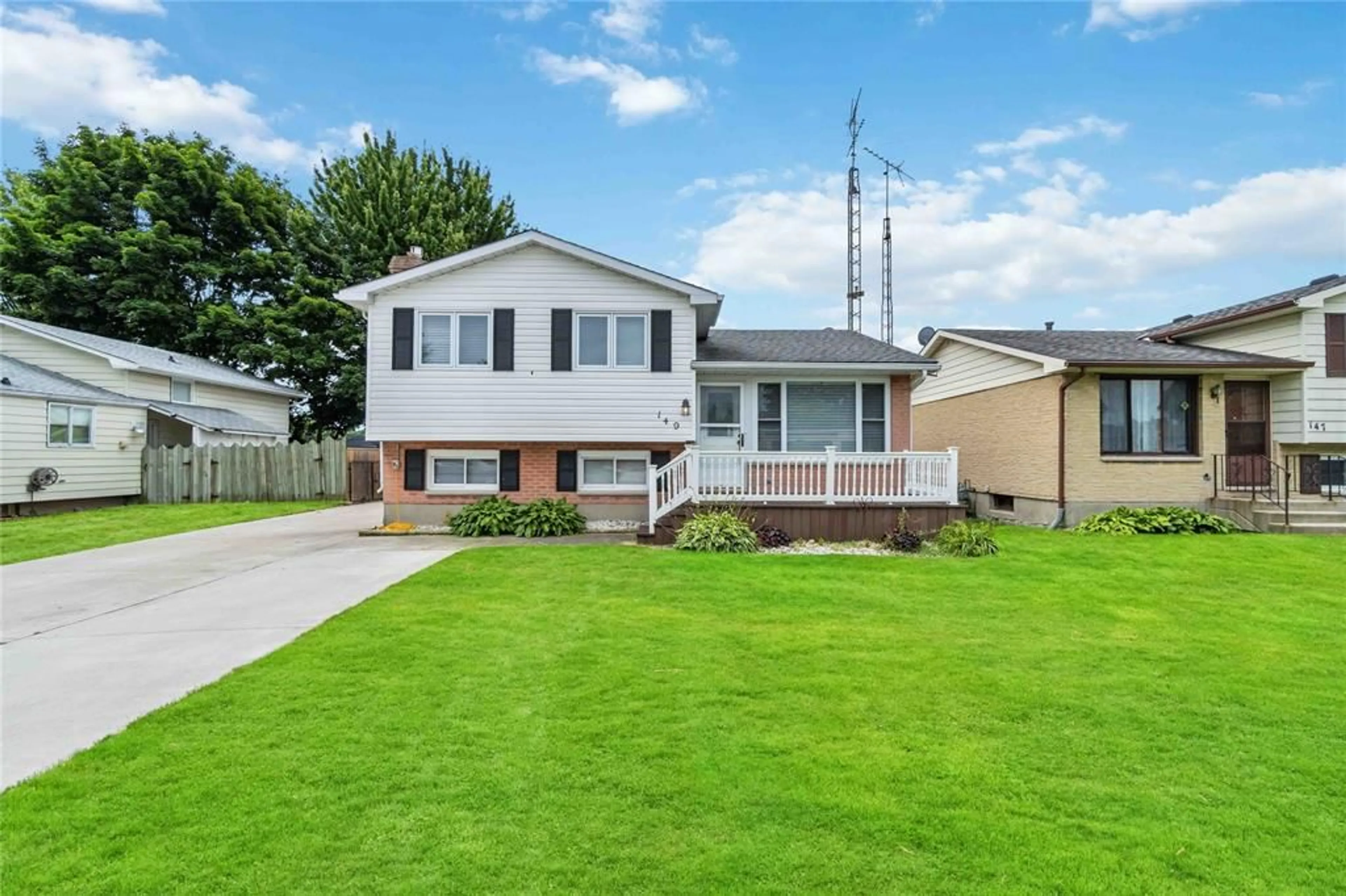 Frontside or backside of a home, cottage for 149 TEMPLETON Cres, St Clair Ontario N0N 1H0