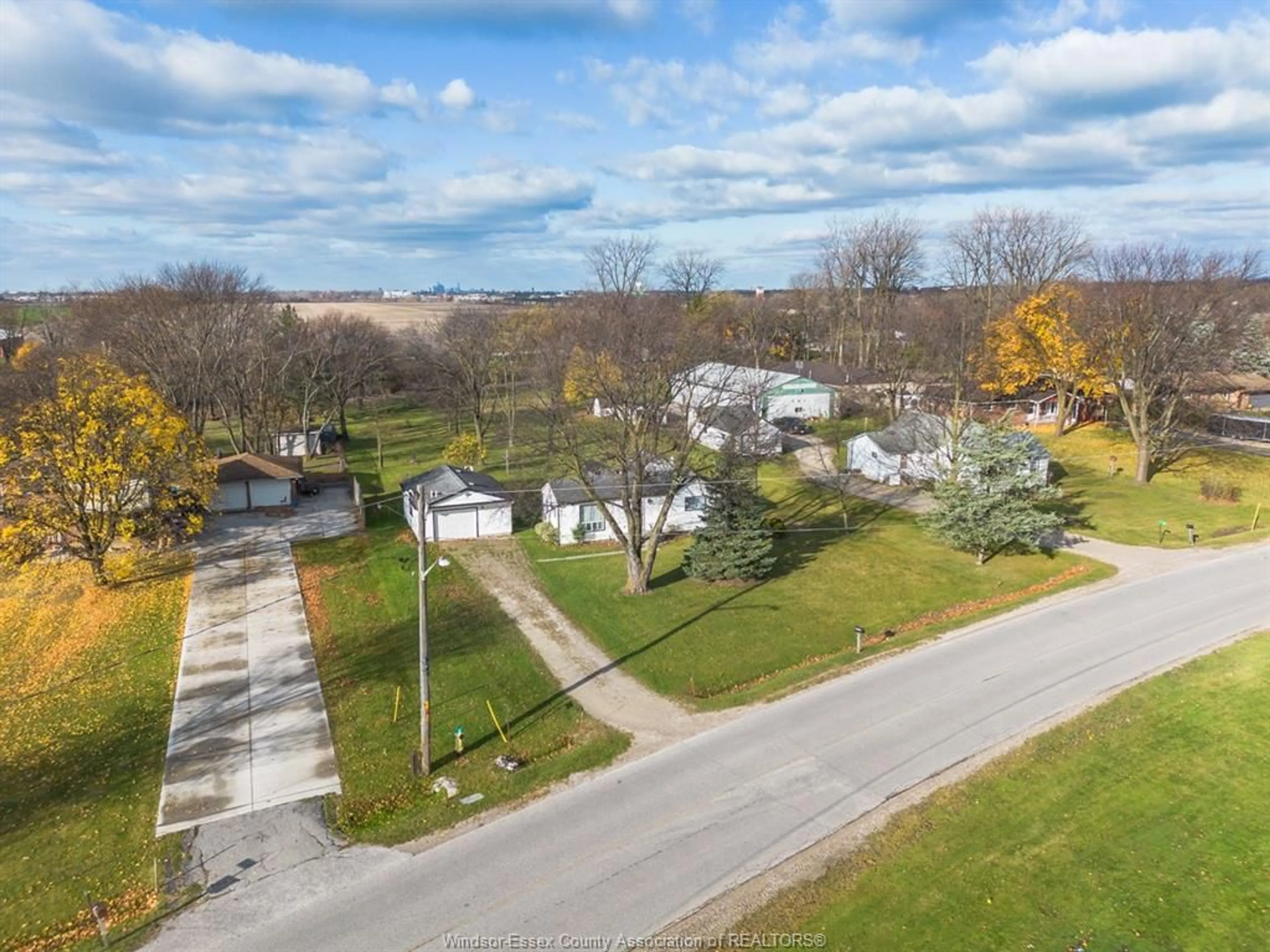 Frontside or backside of a home, the street view for 231 E PIKE CREEK, Lakeshore Ontario N8N 2L9