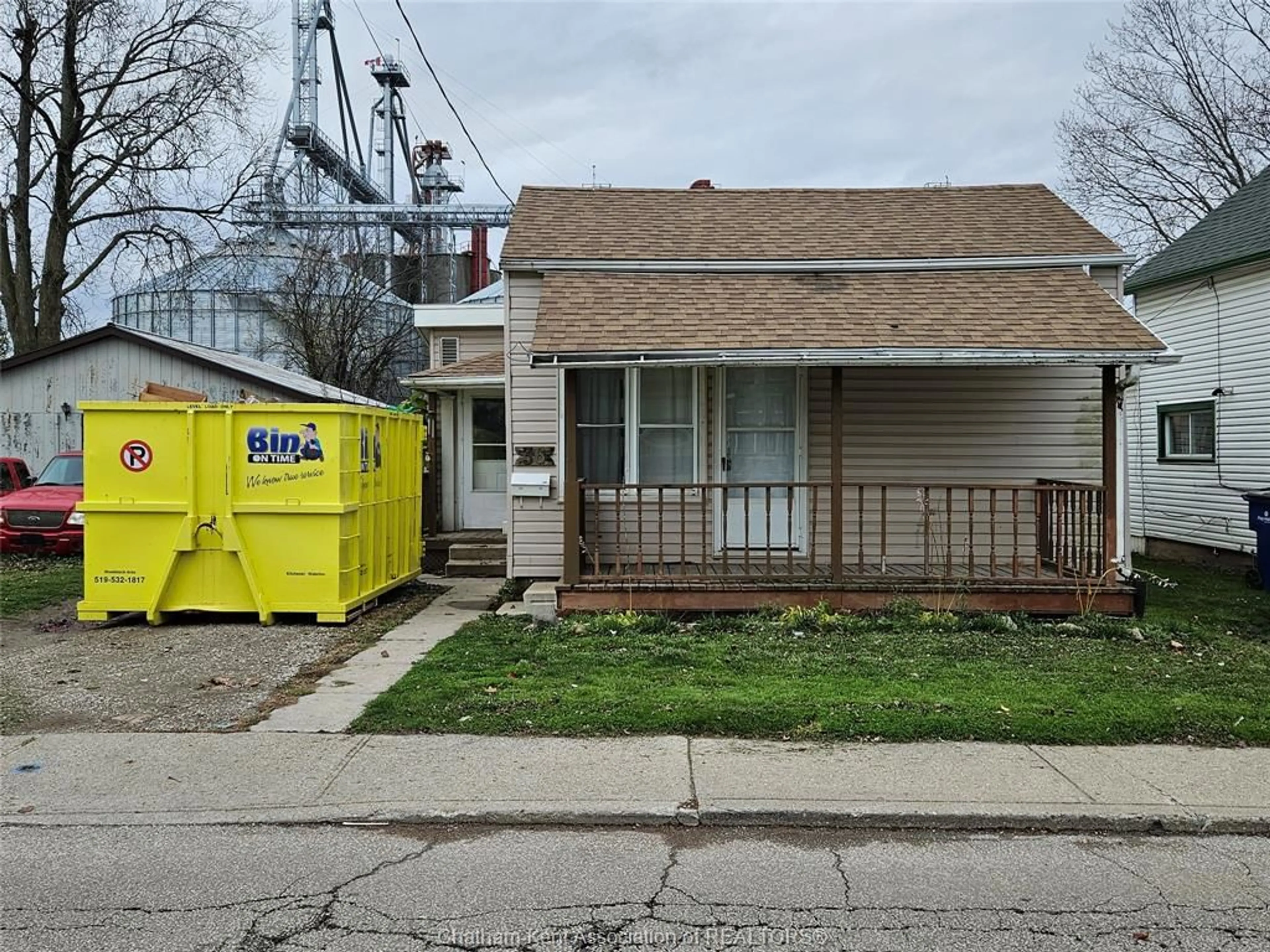 Frontside or backside of a home, the street view for 36 DEGGE St, Chatham Ontario N7M4X2