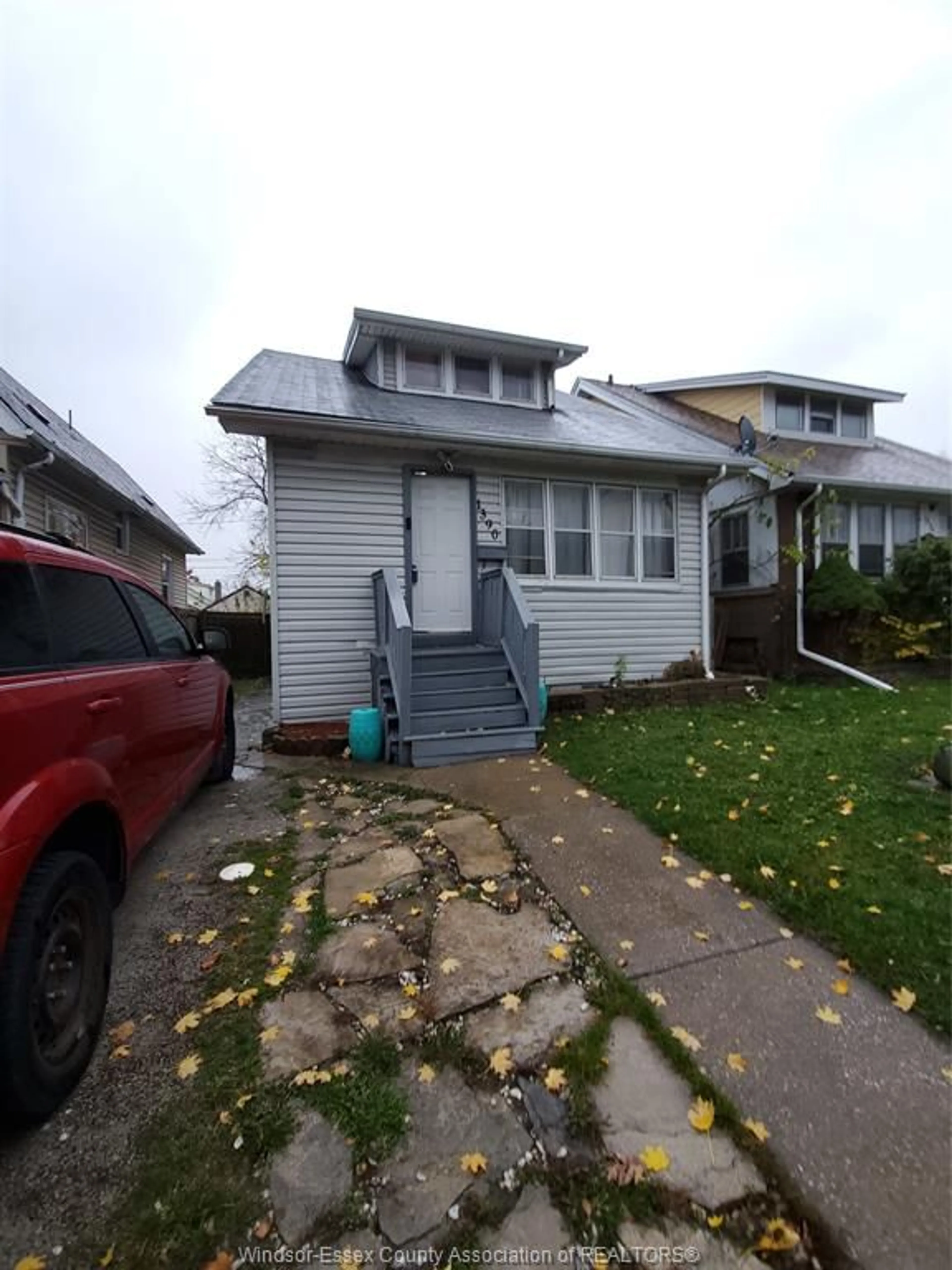 Frontside or backside of a home, the street view for 1390 HOWARD, Windsor Ontario N8X 3T2