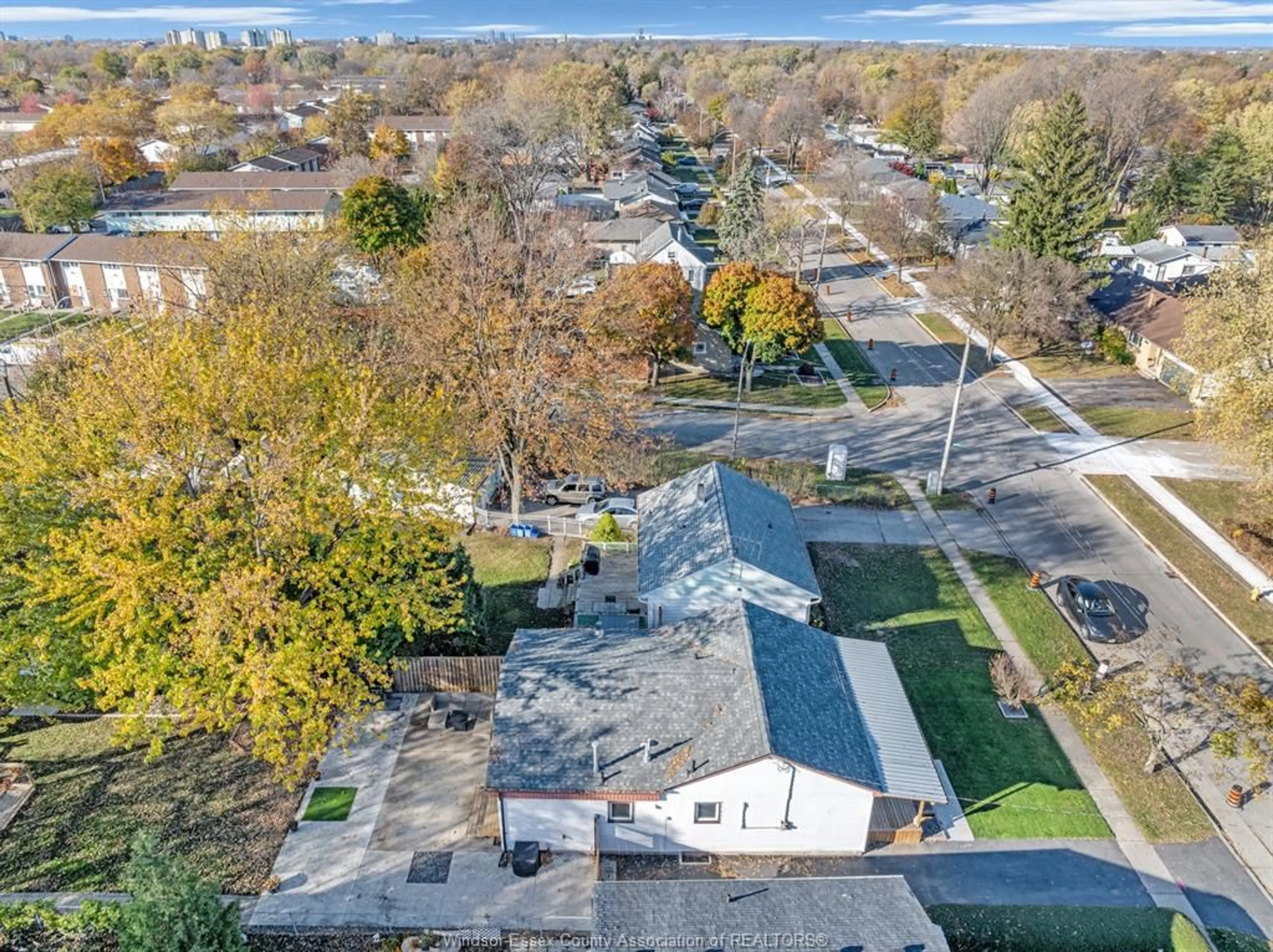 A pic from exterior of the house or condo, the street view for 1763 FERNDALE, Windsor Ontario N8T 2K7