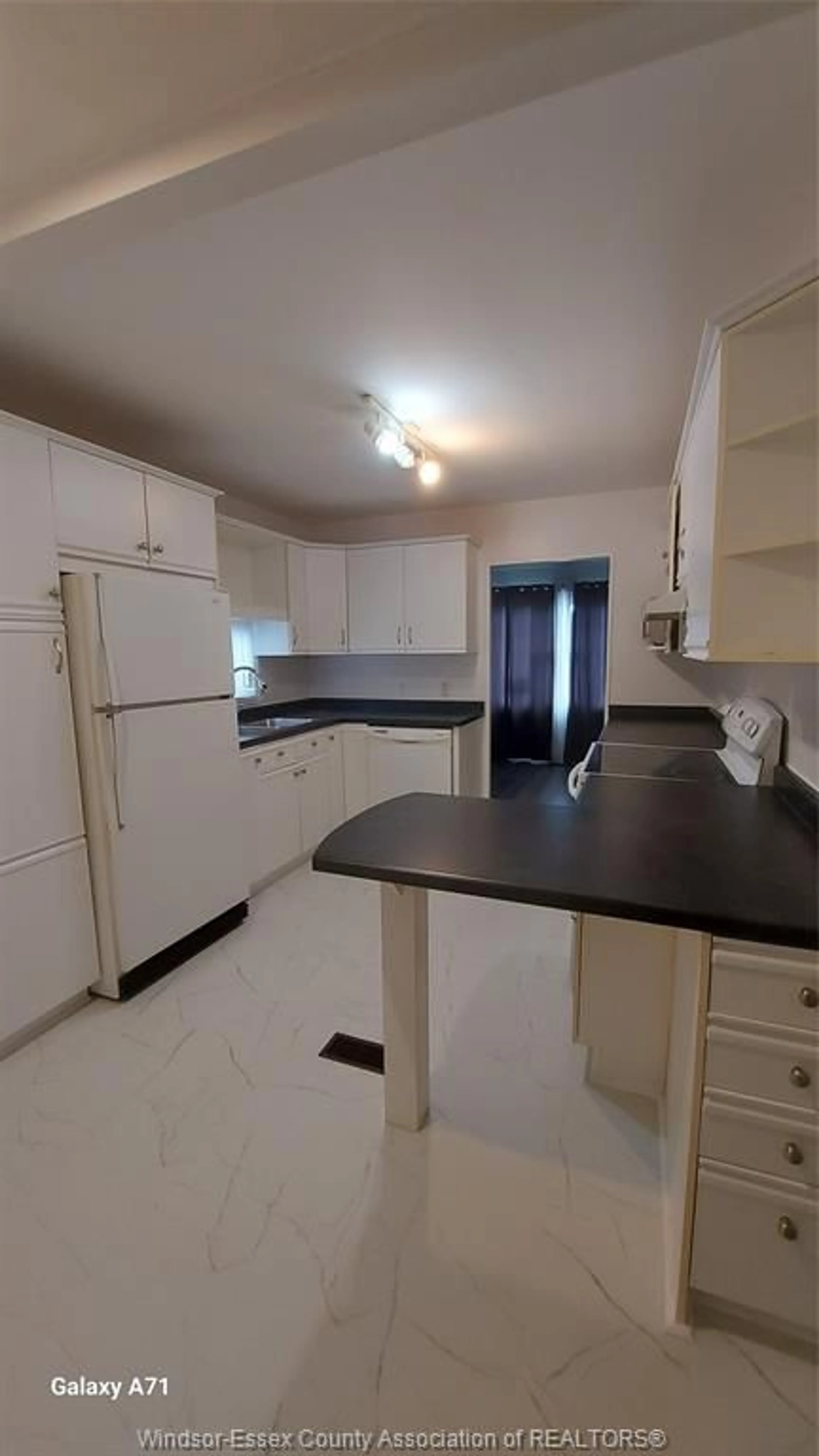 Standard kitchen, unknown floor, cottage for 104 TOWER Dr, Lakeshore Ontario N8N 2V3