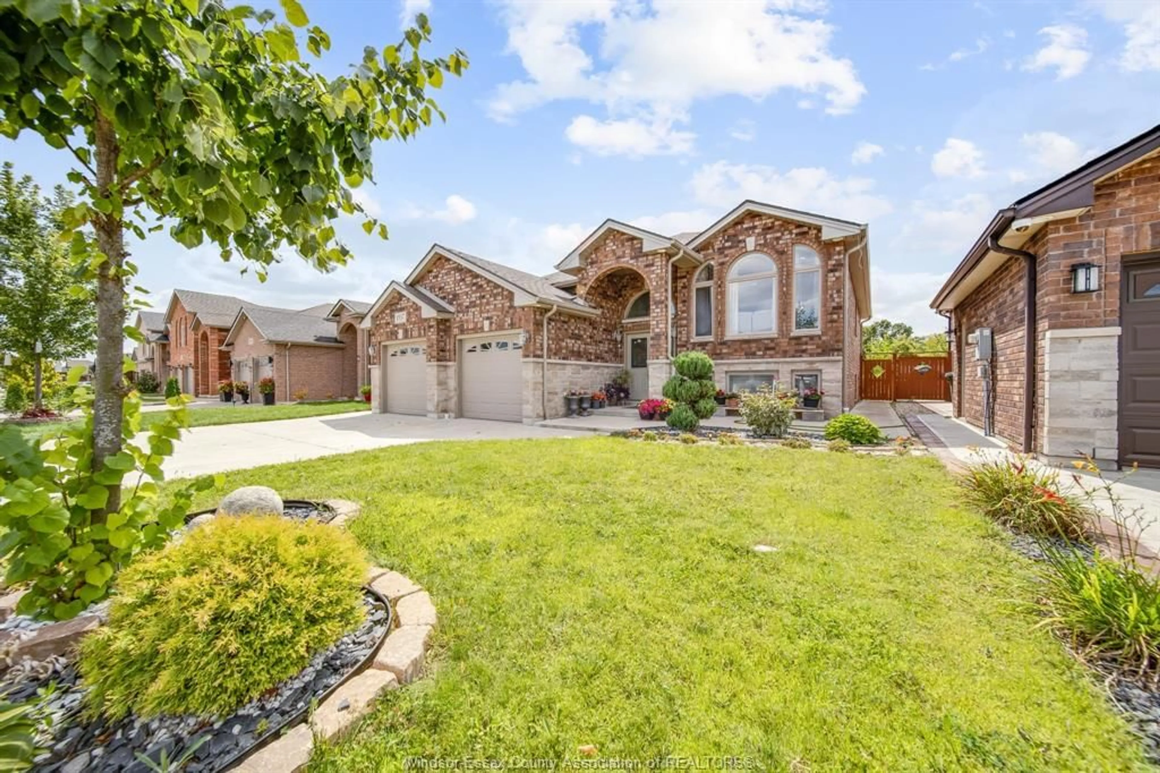 Frontside or backside of a home, the fenced backyard for 1937 MARK Ave, Windsor Ontario N9B 0B6