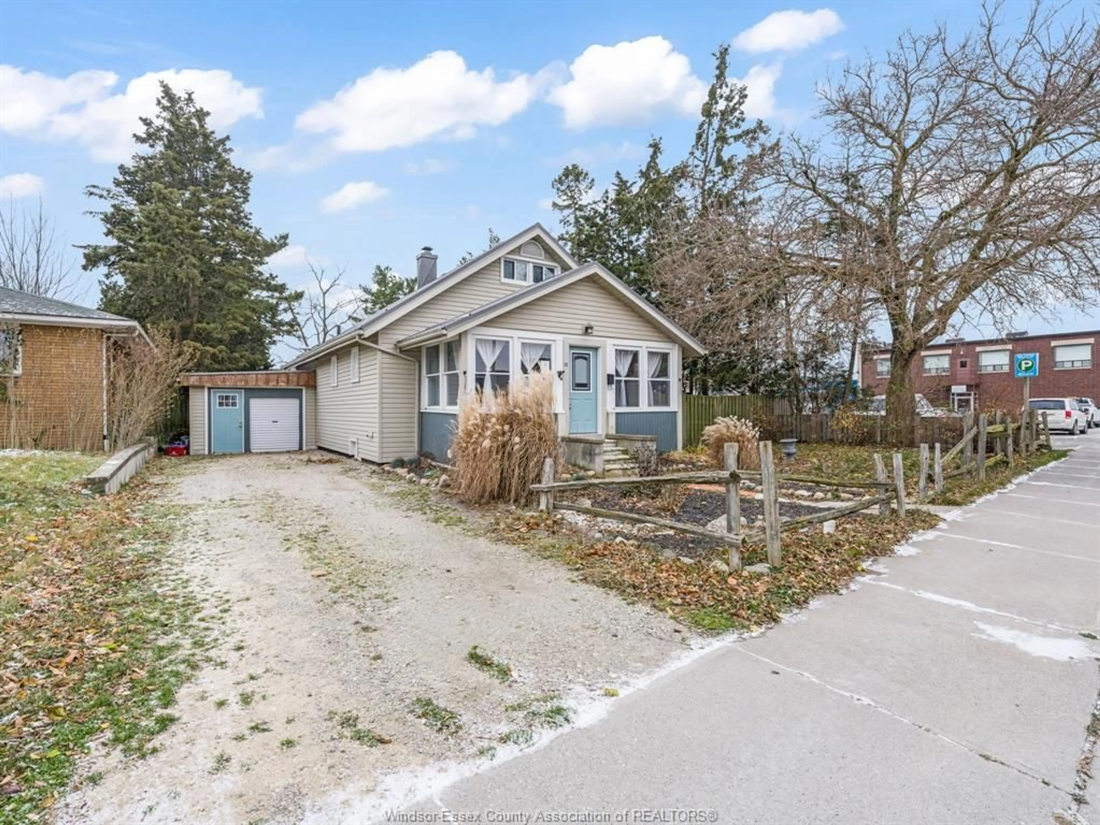 Frontside or backside of a home, cottage for 21 Beech St, Kingsville Ontario N9Y 1A9