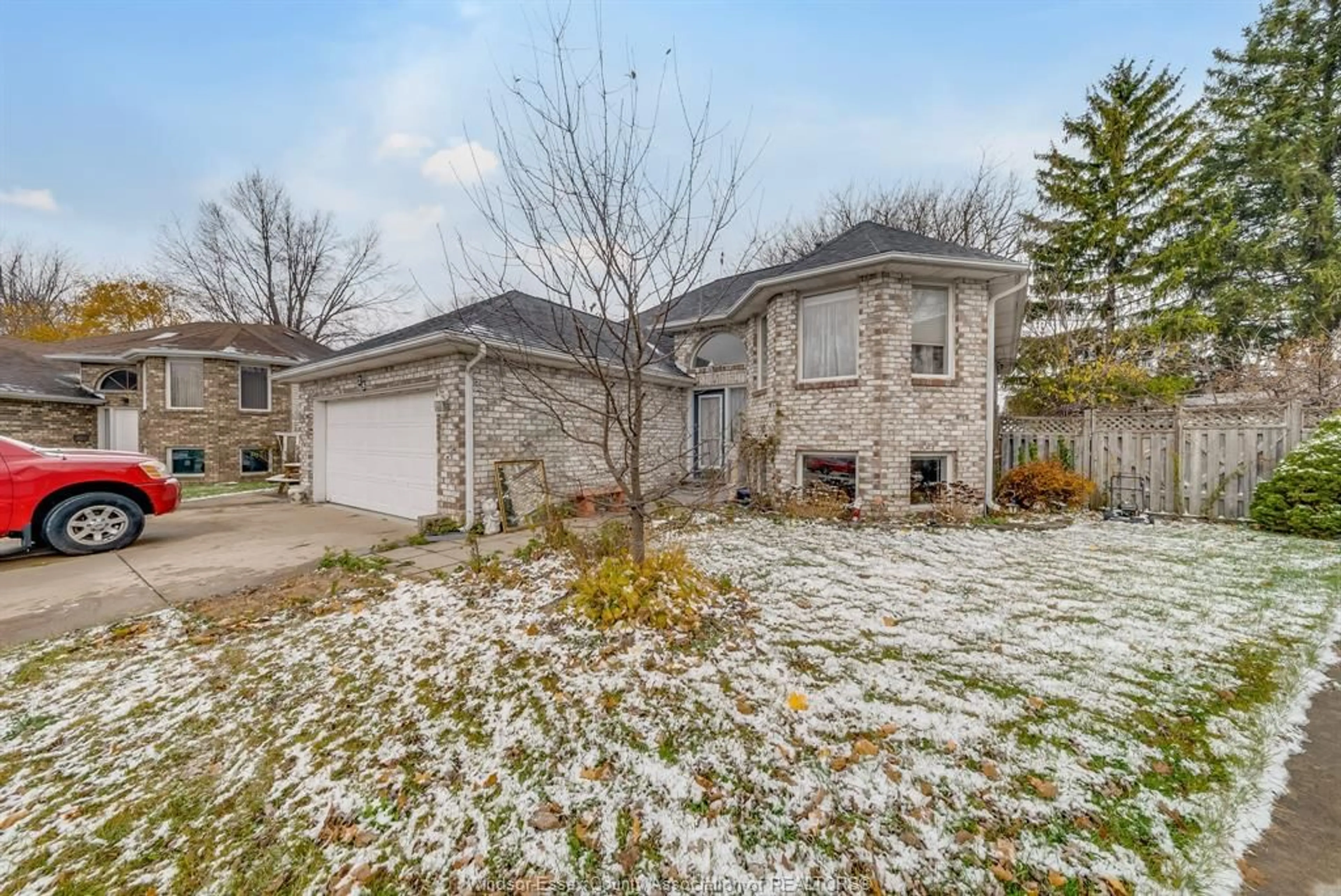 A pic from exterior of the house or condo, the fenced backyard for 25 TREELINE Crt, Harrow Ontario N0R 1G0